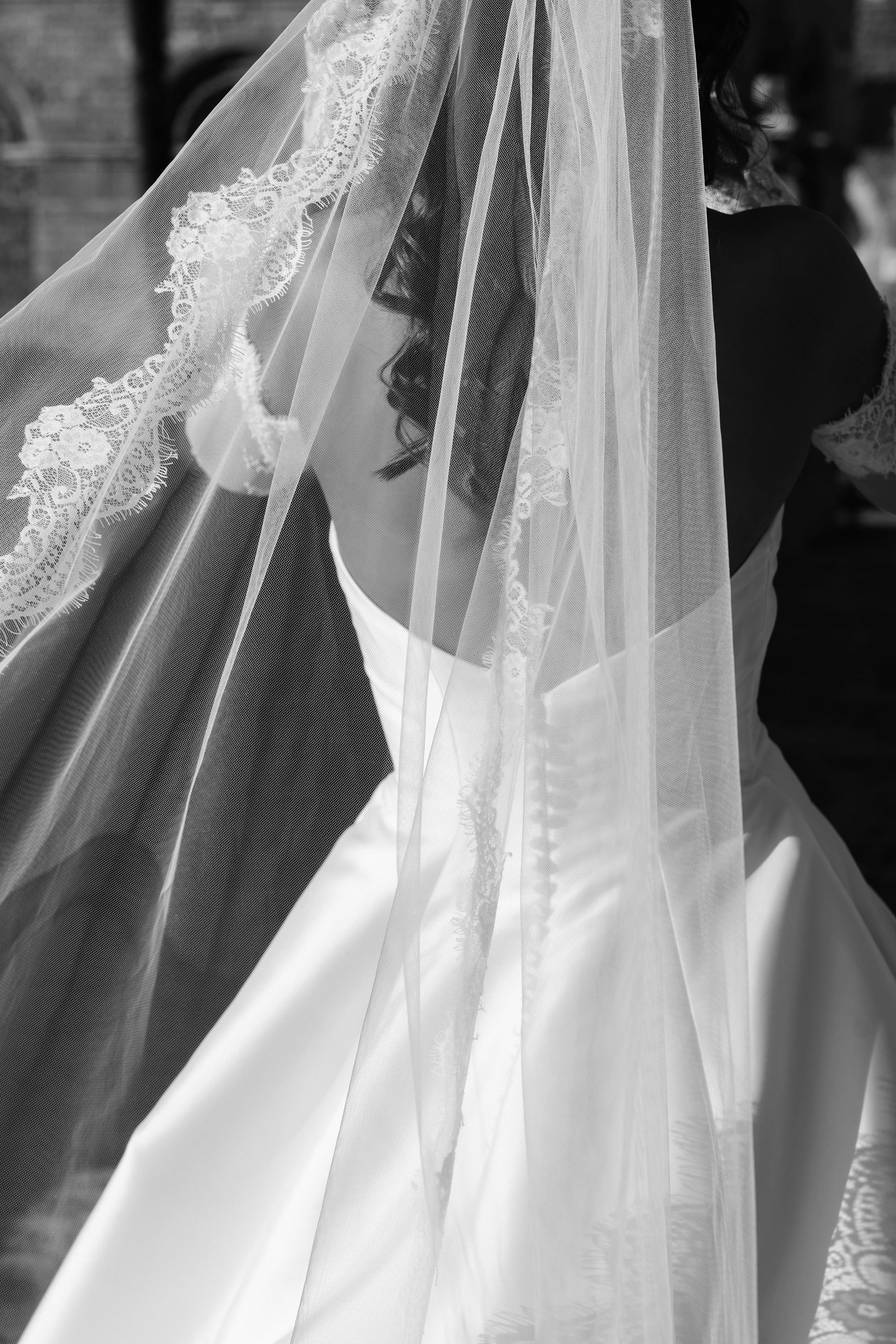 Ginevra and Avi — Abbazia di San Galgano, Tuscany. Destination Wedding Photographers and content creators based in Spain