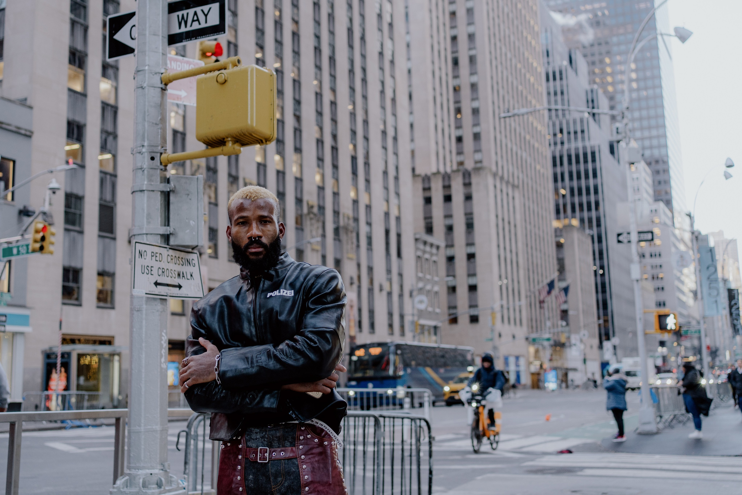 Times Square & 5th Avenue Photo Sessions NYC | Perfect Location Guide 2025. Videographer and photographer in New York // MAKAROV.VIDEO