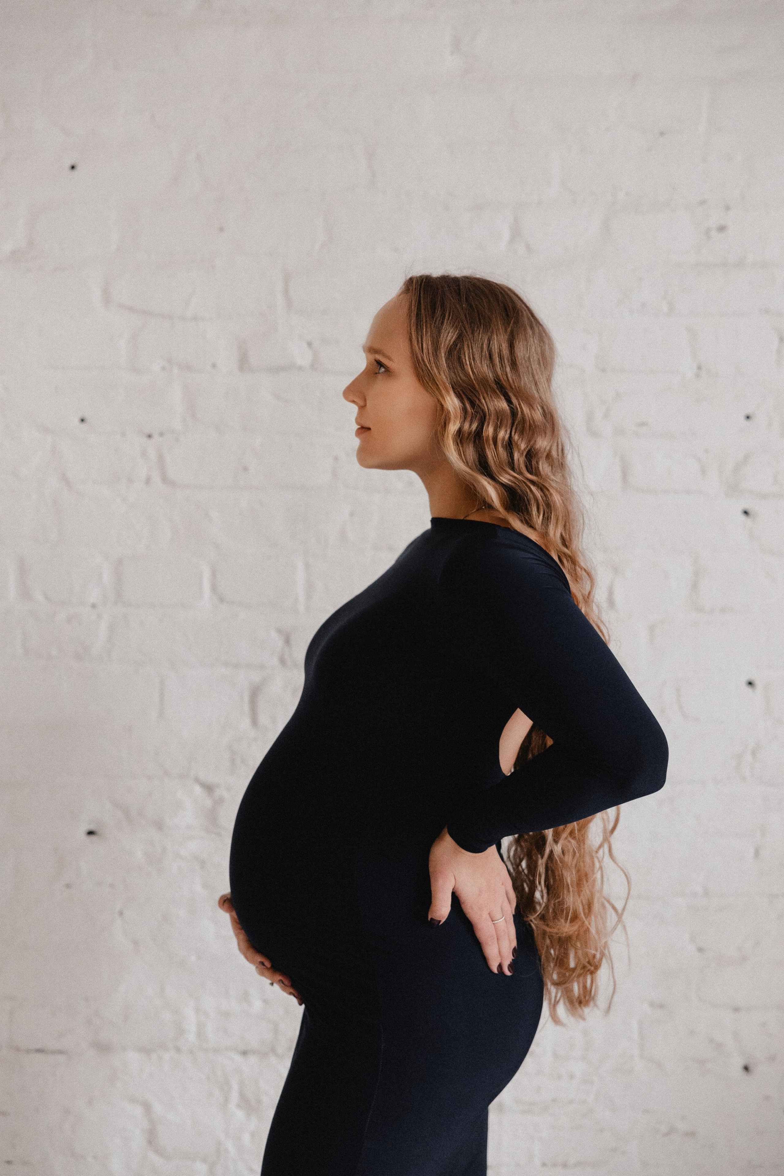 Babybauch Shooting im Fotostudio | Schwangerschaftsfotos in Bochum. Hochzeitsfotografin Bochum | Halyna Reiche Fotografie NRW
