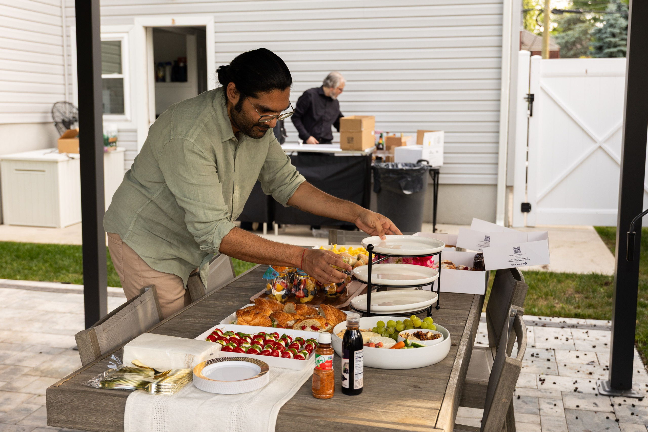 Family children's party in the backyard. Family, lifestyle, and commercial photography in New York and New Jersey