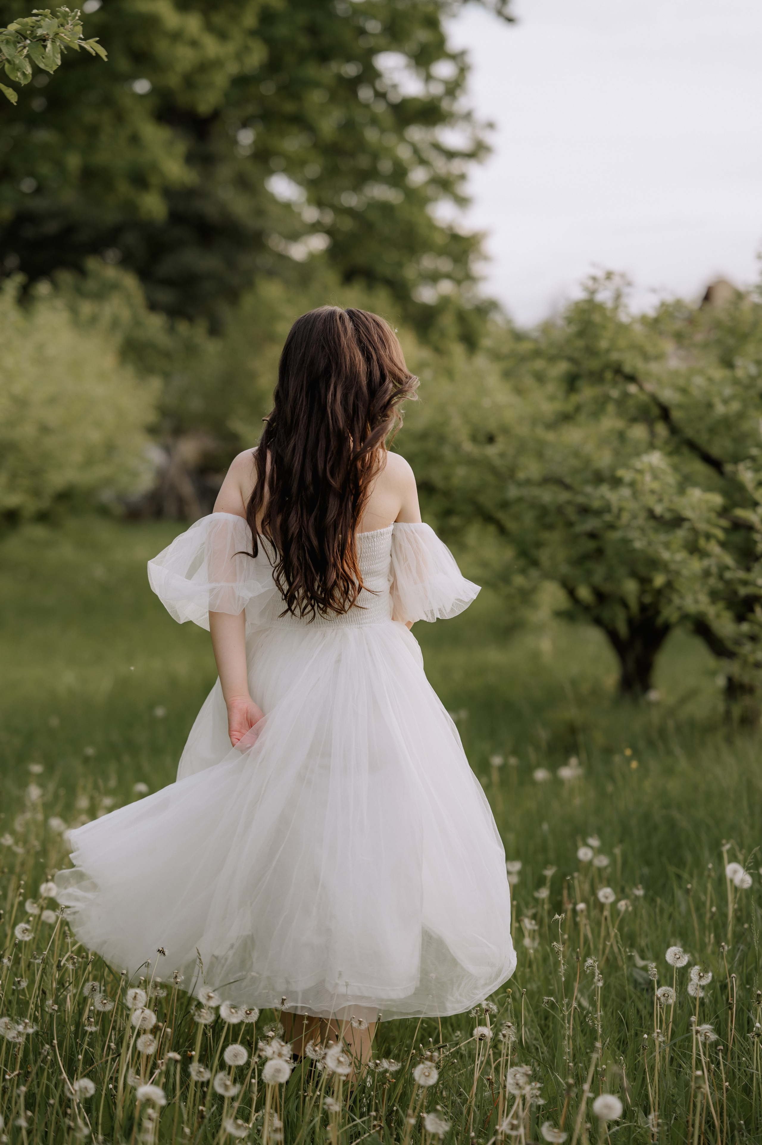 Magda + Andrei | Lovers in the garden. Proud Vision Weddings | Wedding Photography & Film — Servicii profesionale Foto Video Nunta Iasi