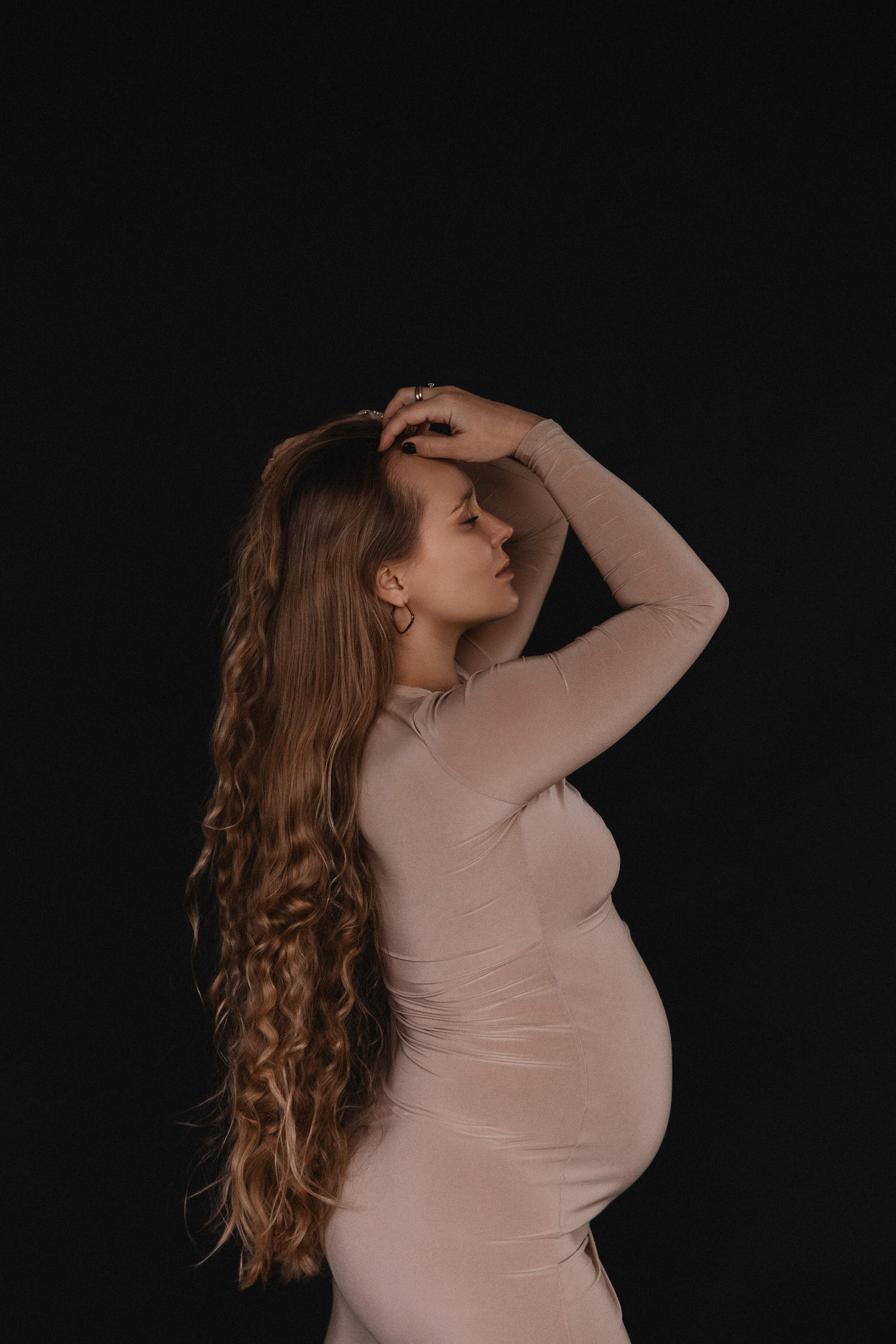 Babybauch Shooting im Fotostudio | Schwangerschaftsfotos in Bochum. Hochzeitsfotografin Bochum | Halyna Reiche Fotografie NRW