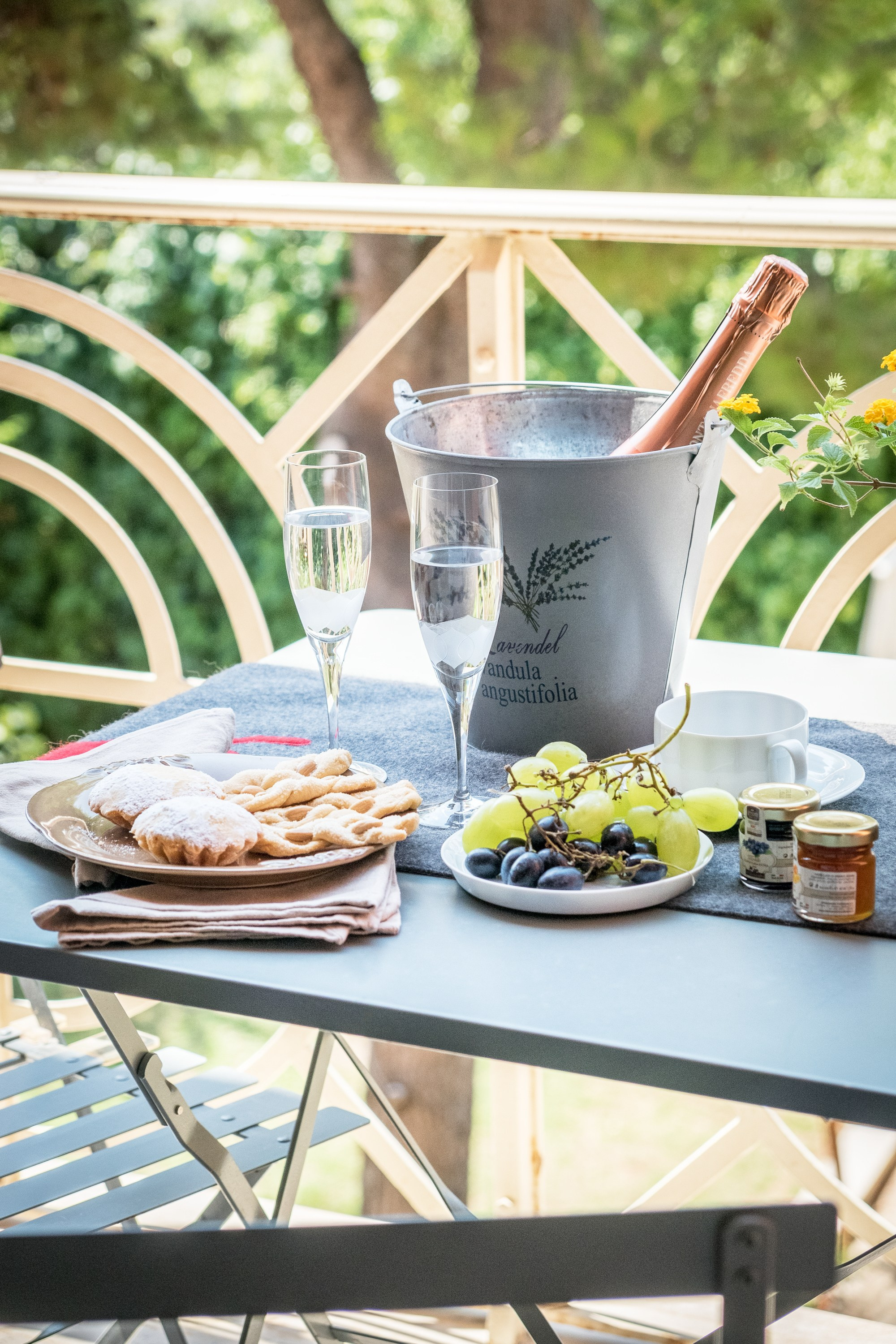 Amazing view of a B&B in the Cisternino countryside (Valle D'Itria, Martina Franca, Apulia, Alberobello, Cisternino, Ostuni, Apulia)