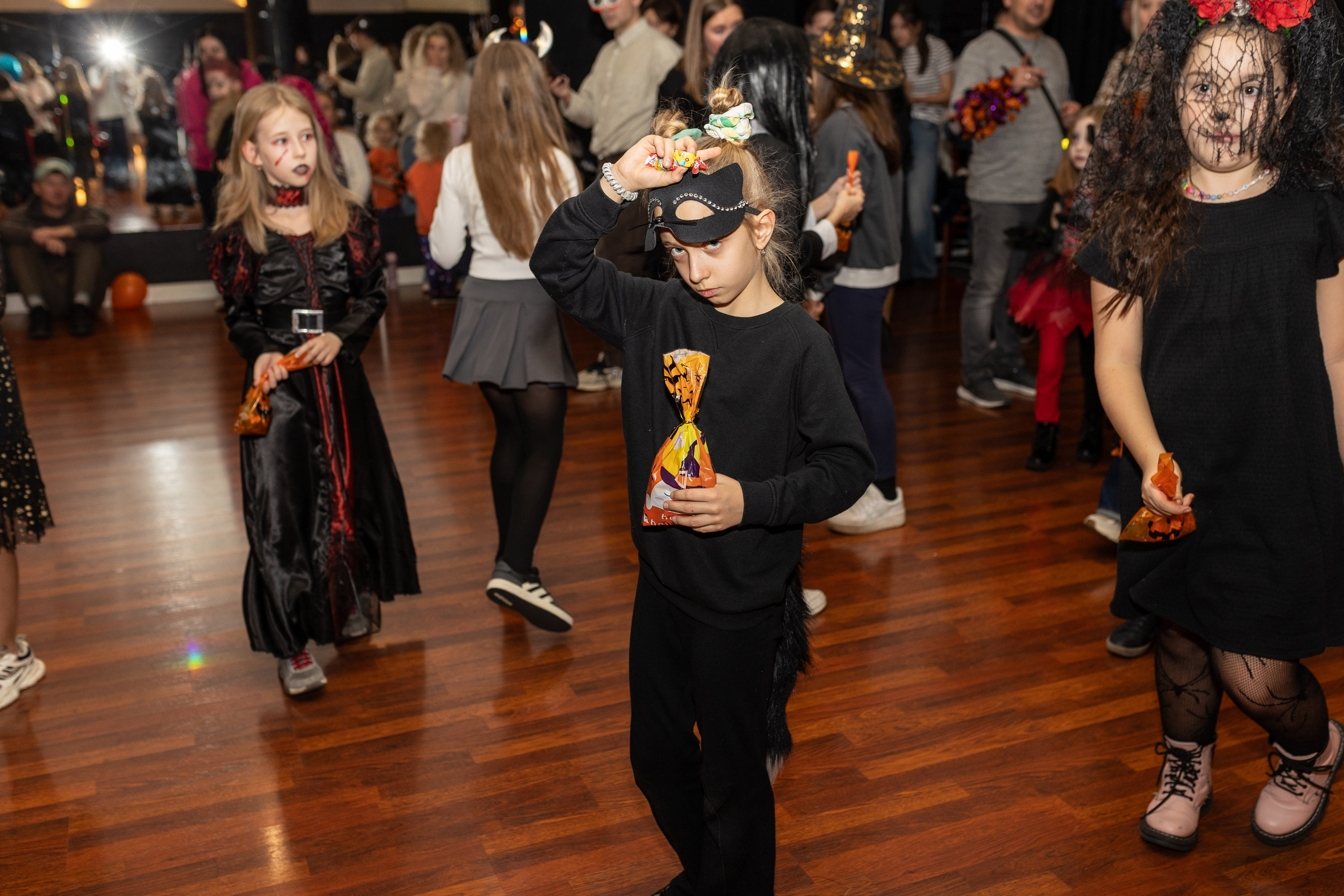 Leo dance studio Helloween 2025. Семейный и детский фотограф в Варшаве Мила Бобровская