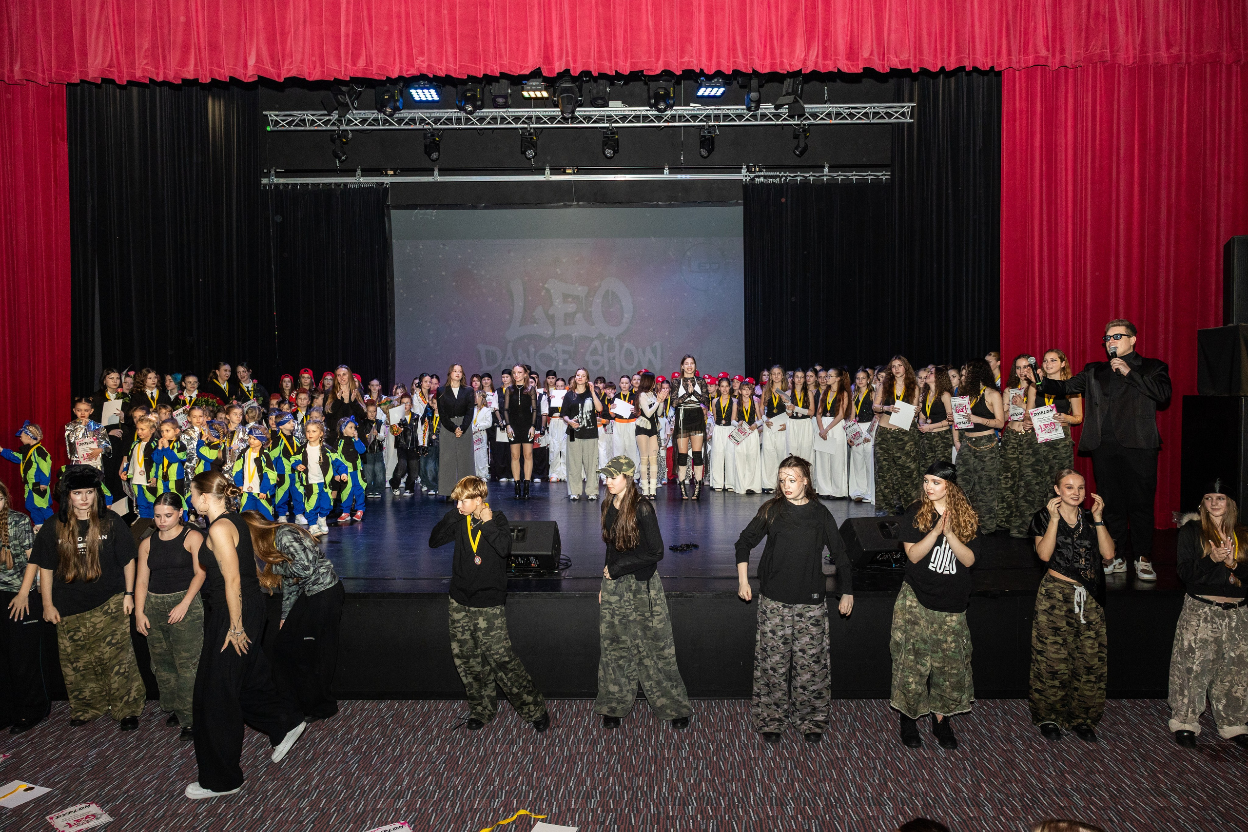 LEO DANCE SHOW WINTER 2025. Семейный и детский фотограф в Варшаве Мила Бобровская