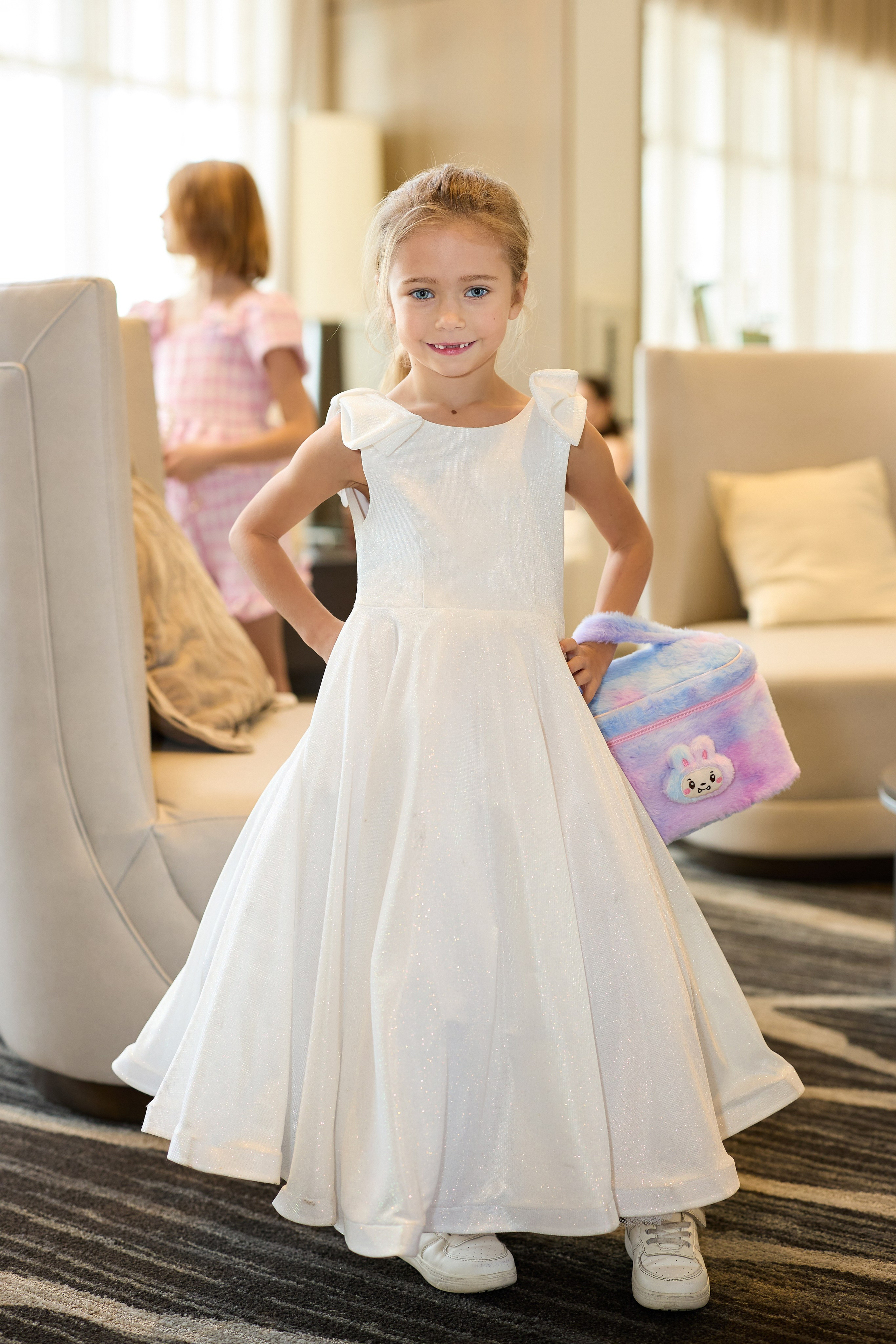 Авторская благотворительная художественная выставка Дианы Бортник. Фотограф Юлия Маковеева