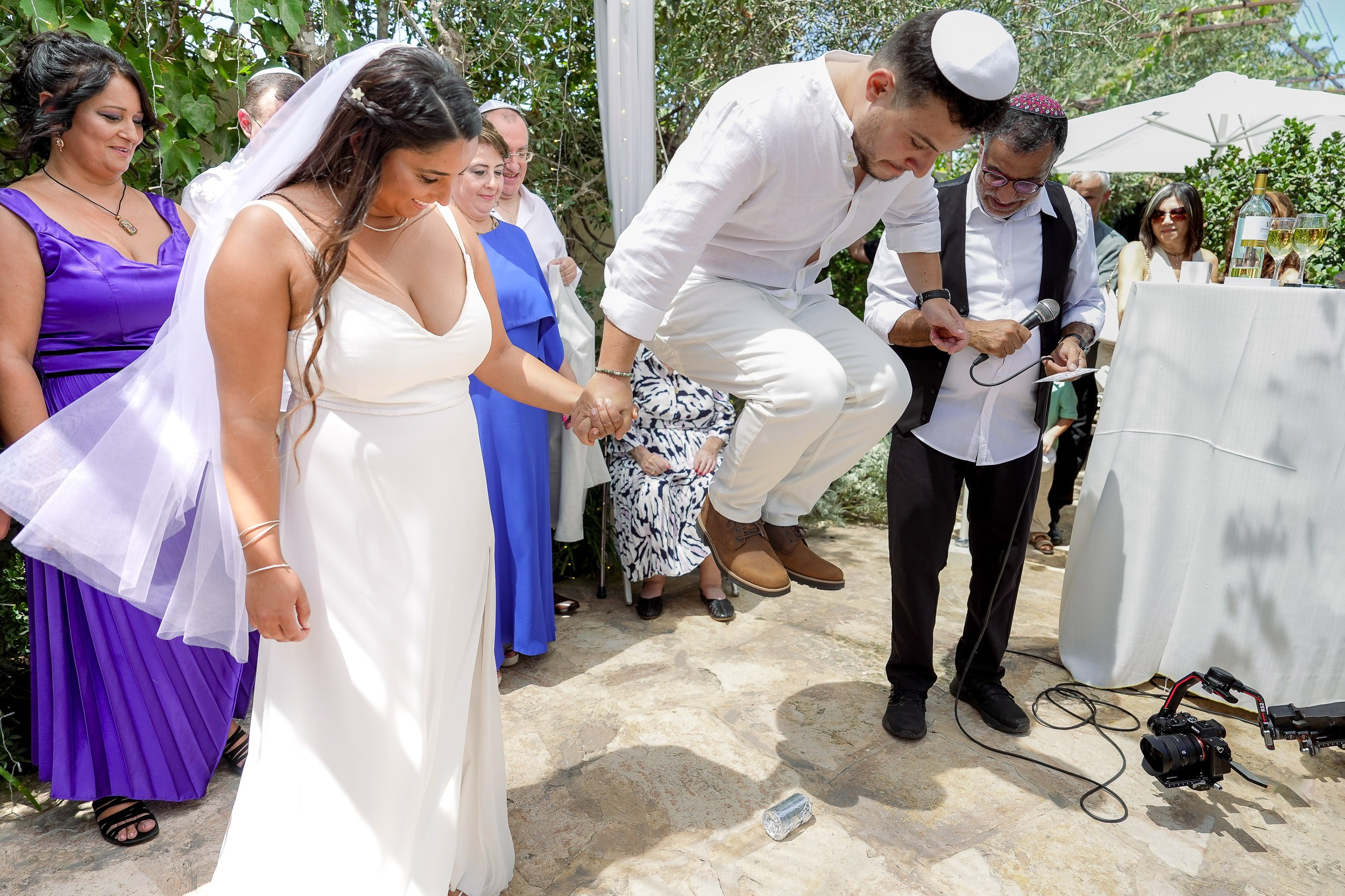 Ronen breaks the glass at the end of the chuppah ceremony