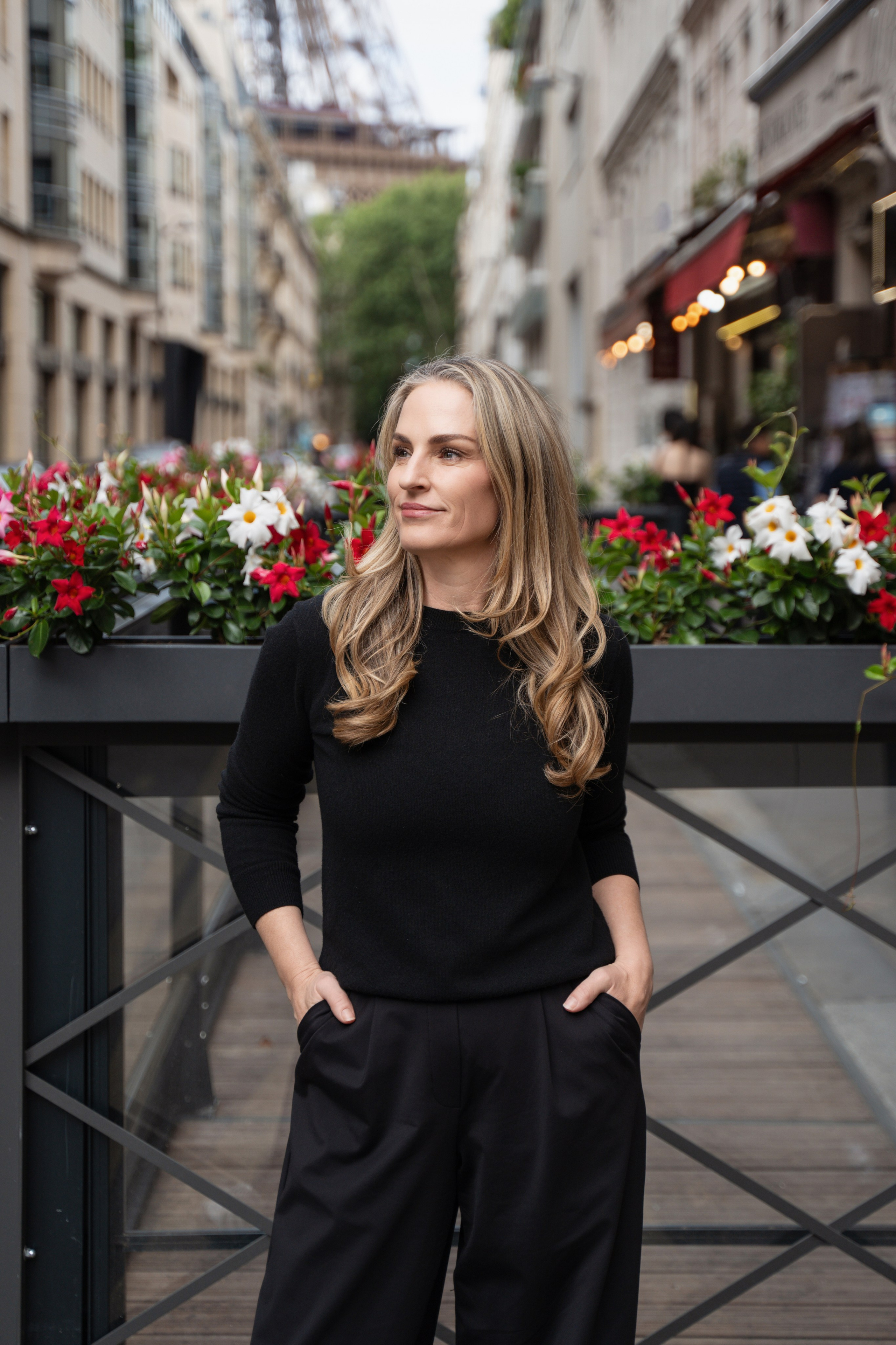 Content Nadia (2.5 hours). Photographer in Paris|Solo and groups, portraits & content, couples photo-shoot in Paris at the best locations