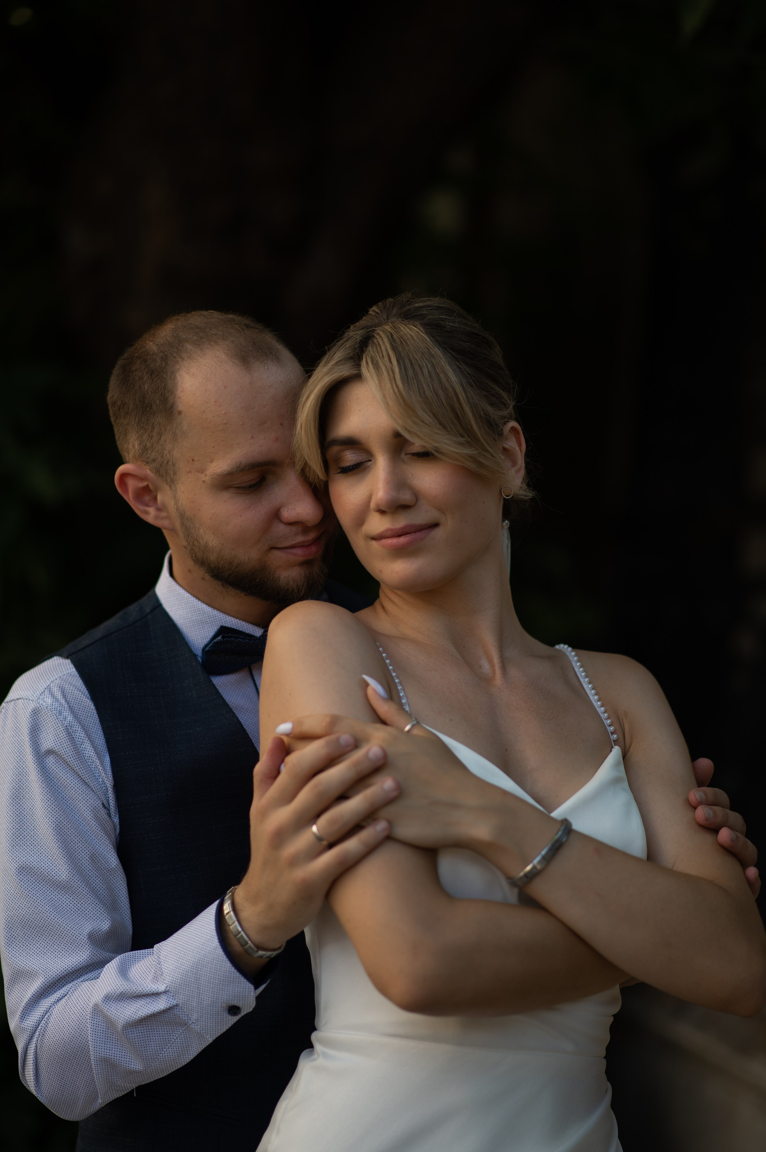 In your arms. Wedding and commercial photographer