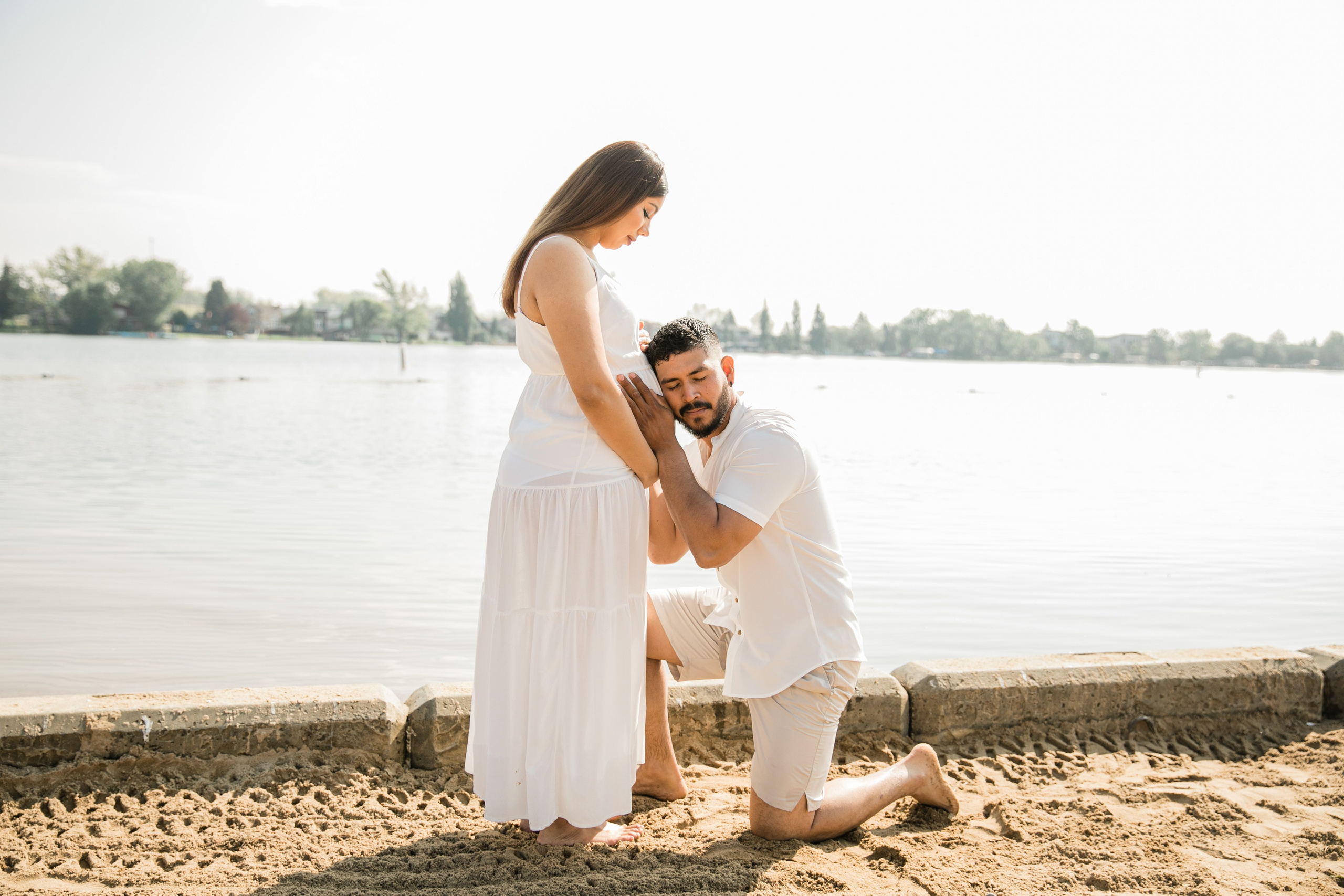 Maternity Photos — Isa — Chestermere. Fotografía accesible en Calgary