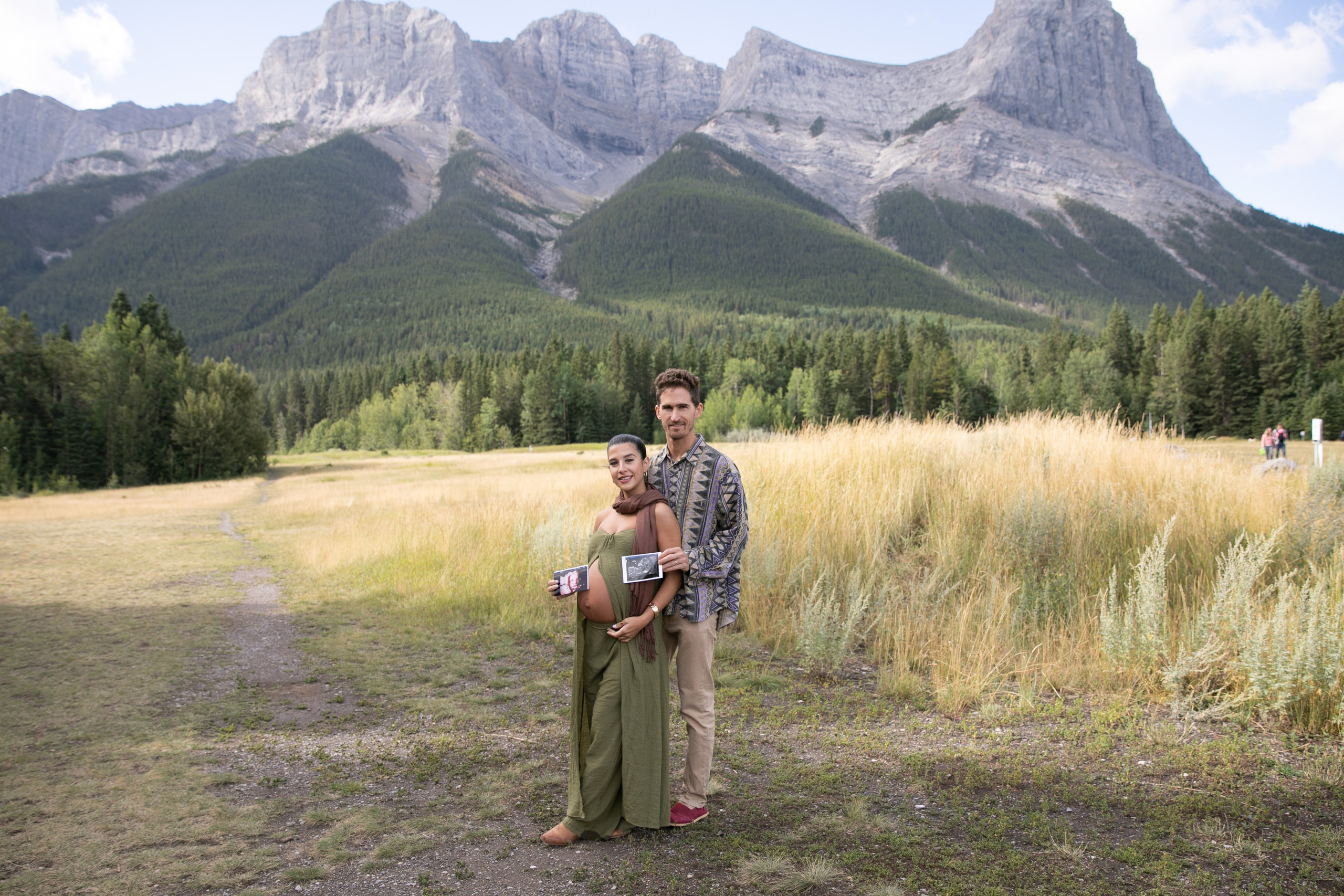 Maternity Photos — Canmore — Daniella. Fotografía accesible en Calgary