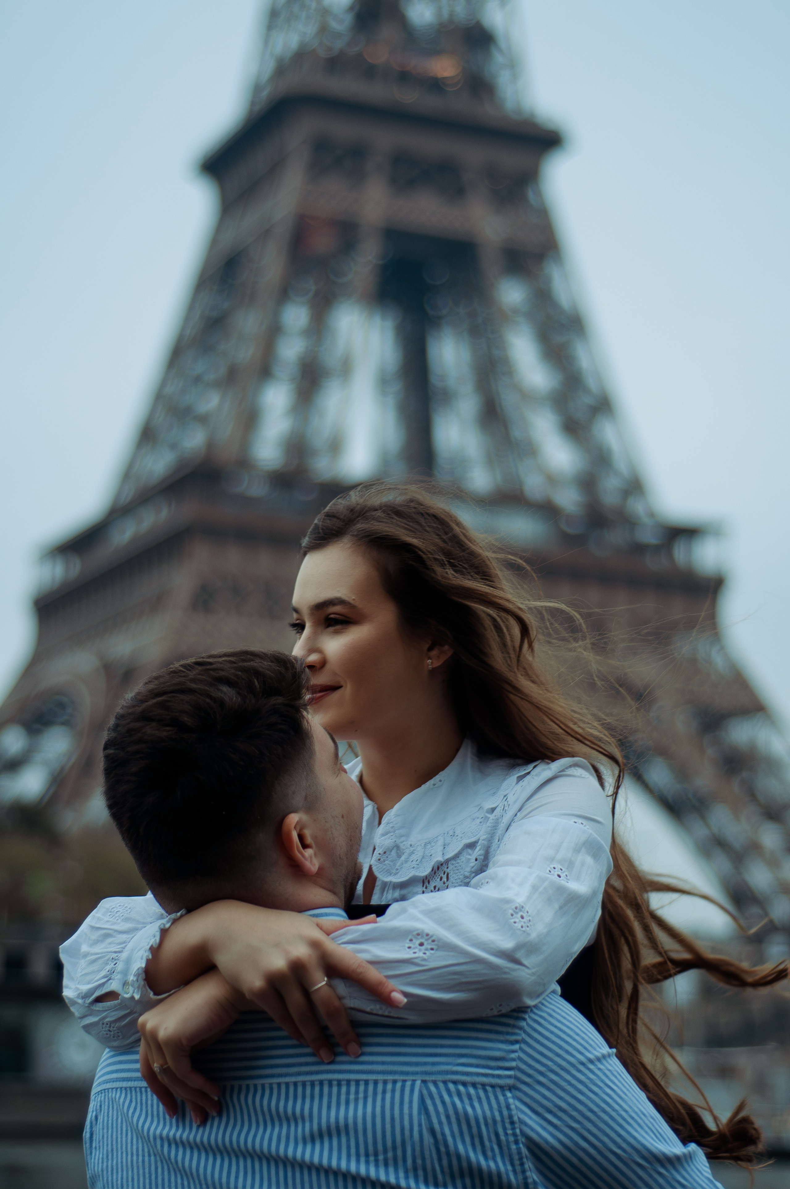Помолвочная фотосессия у Эйфелевой башни. Фотограф в Париже Полина Осипова