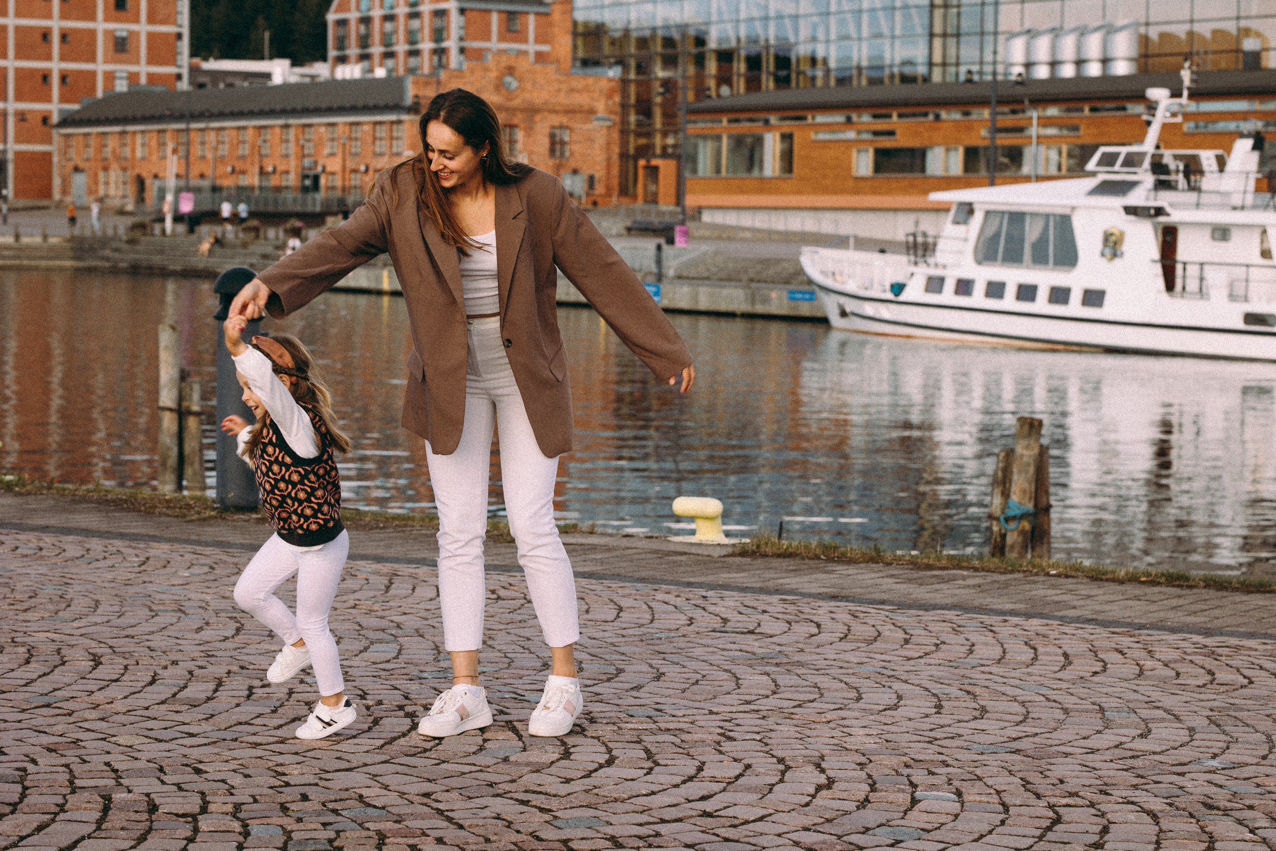 Sweet moments together. Valokuvaaja Lahti, Helsinki Elena Salonen