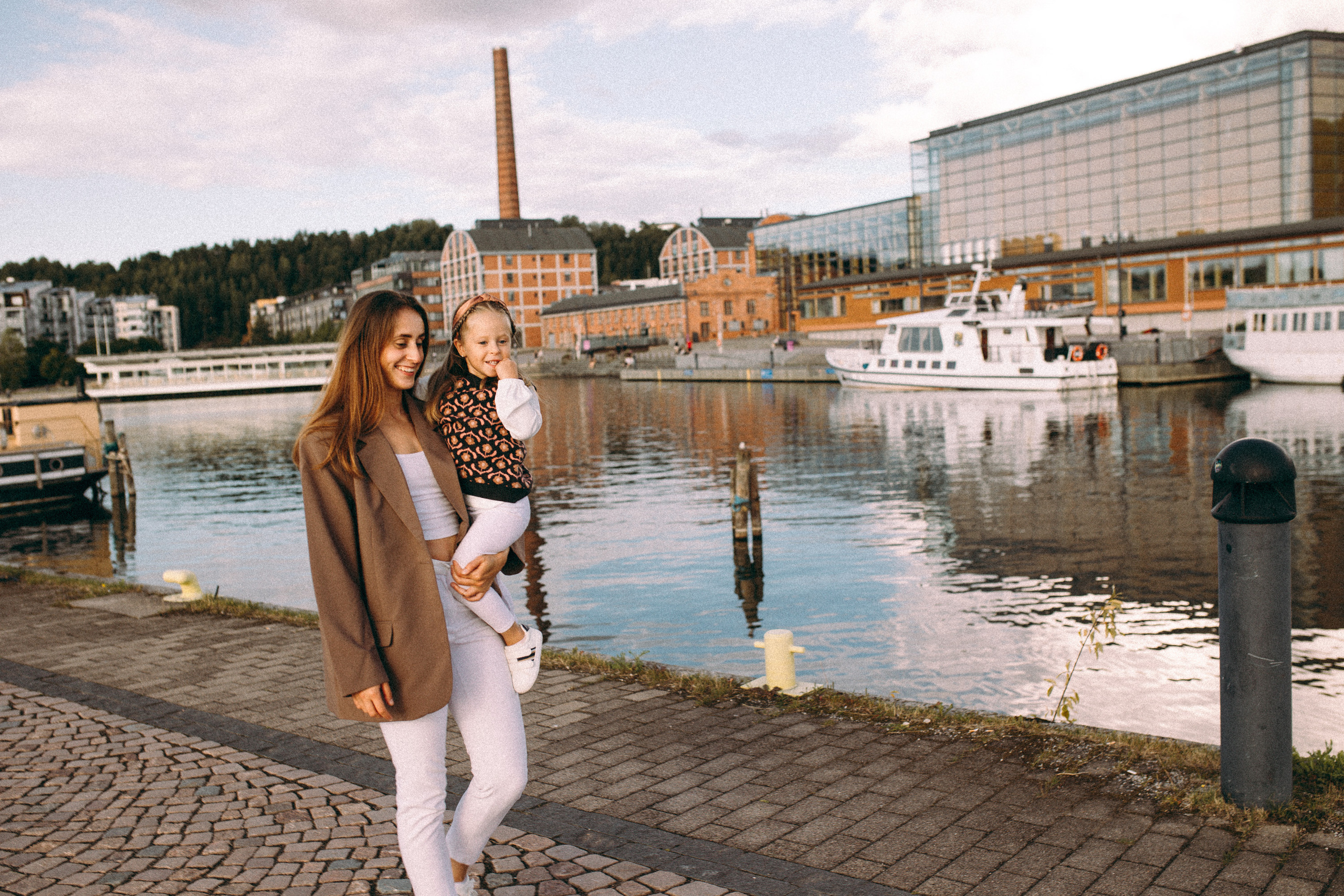 Sweet moments together. Valokuvaaja Lahti, Helsinki Elena Salonen