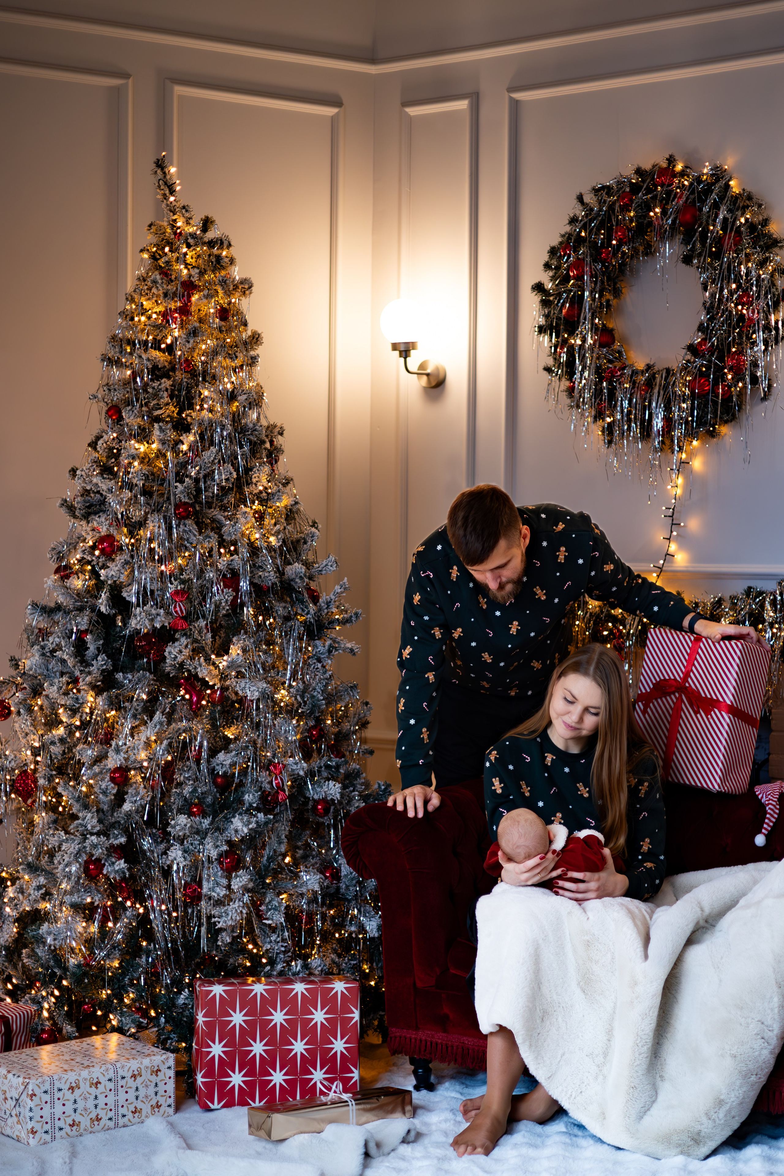 Ziemassvētku fotosesija. Portretu fotosesija Rīgā| Biznesa portretu foto | Korporatīvās un darbinieku fotosesijas | Pasākumu fotogrāfs | Produktu fotogrāfs