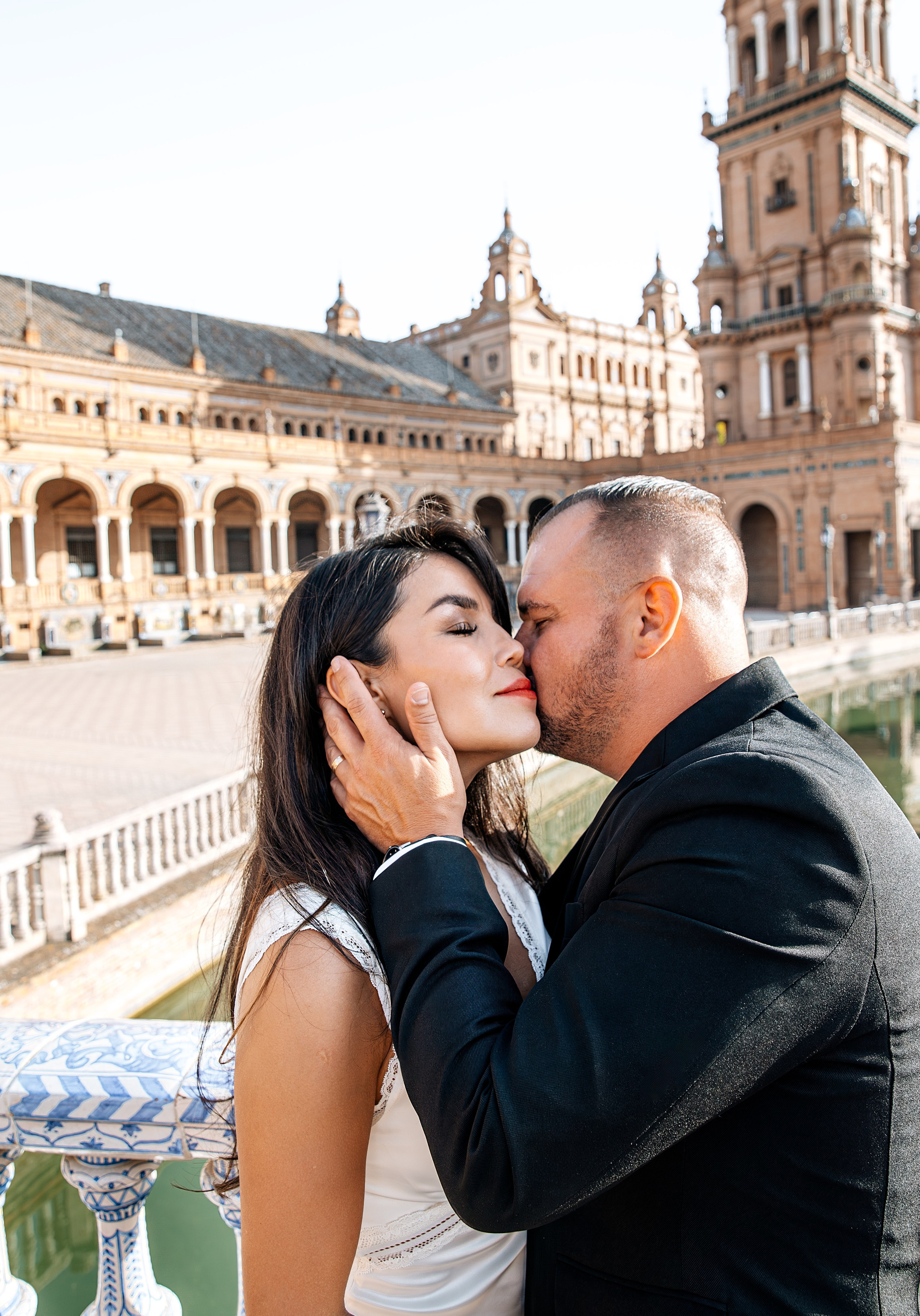 Close-up of the couple kissing at Plaza de España in Sevilla during their intimate wedding session. Elegant civil wedding moment framed by historic Spanish architecture.