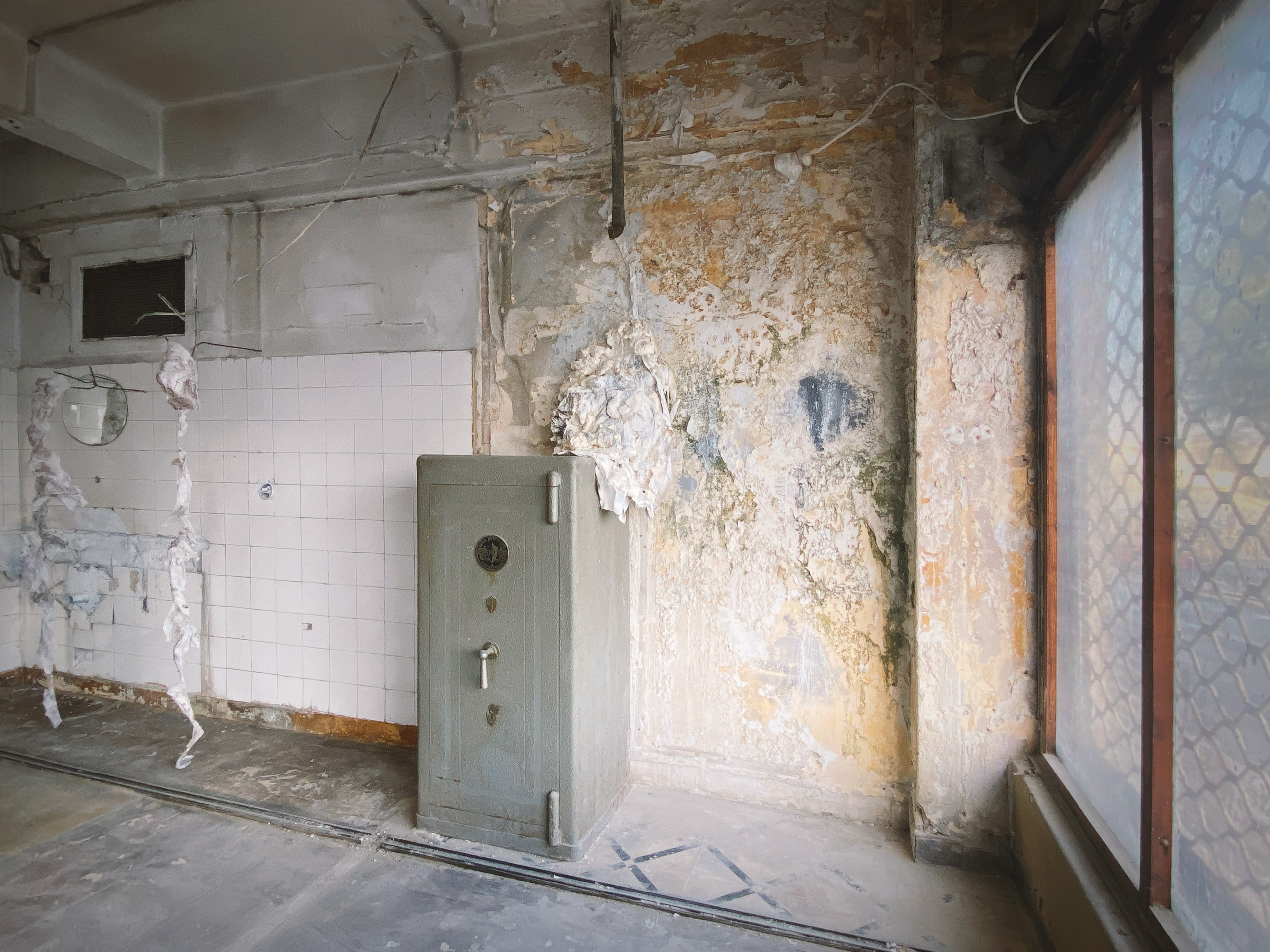 'Fungi'. About 80 x 50 cm, papier mache, cardboard, construction foam, acrylic, with a speaker inside. 