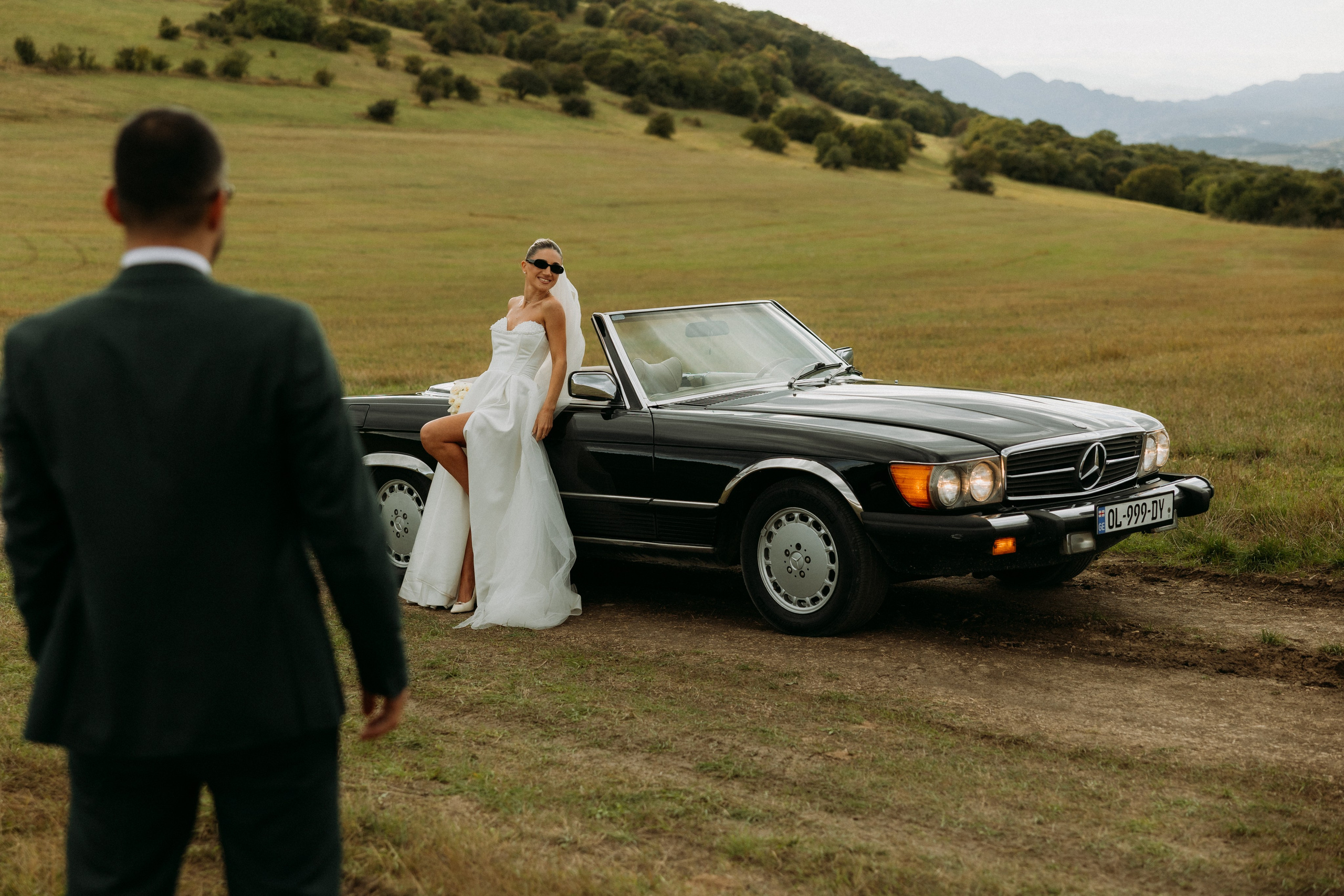 Wedding day with retro car. Wedding photographer in Tbilisi Ioseb Mamniashvili