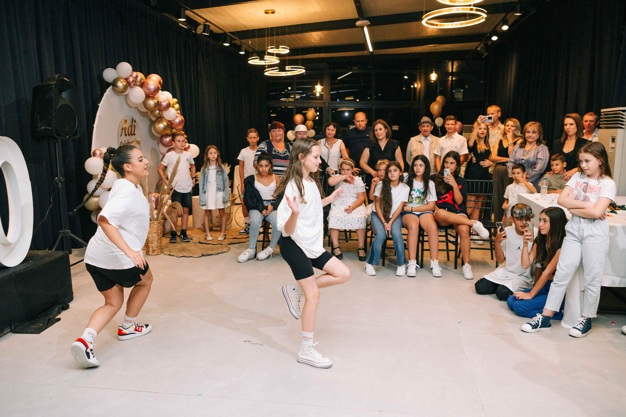 PARTY WITH FRIENDS. Https://shi-photo.com/