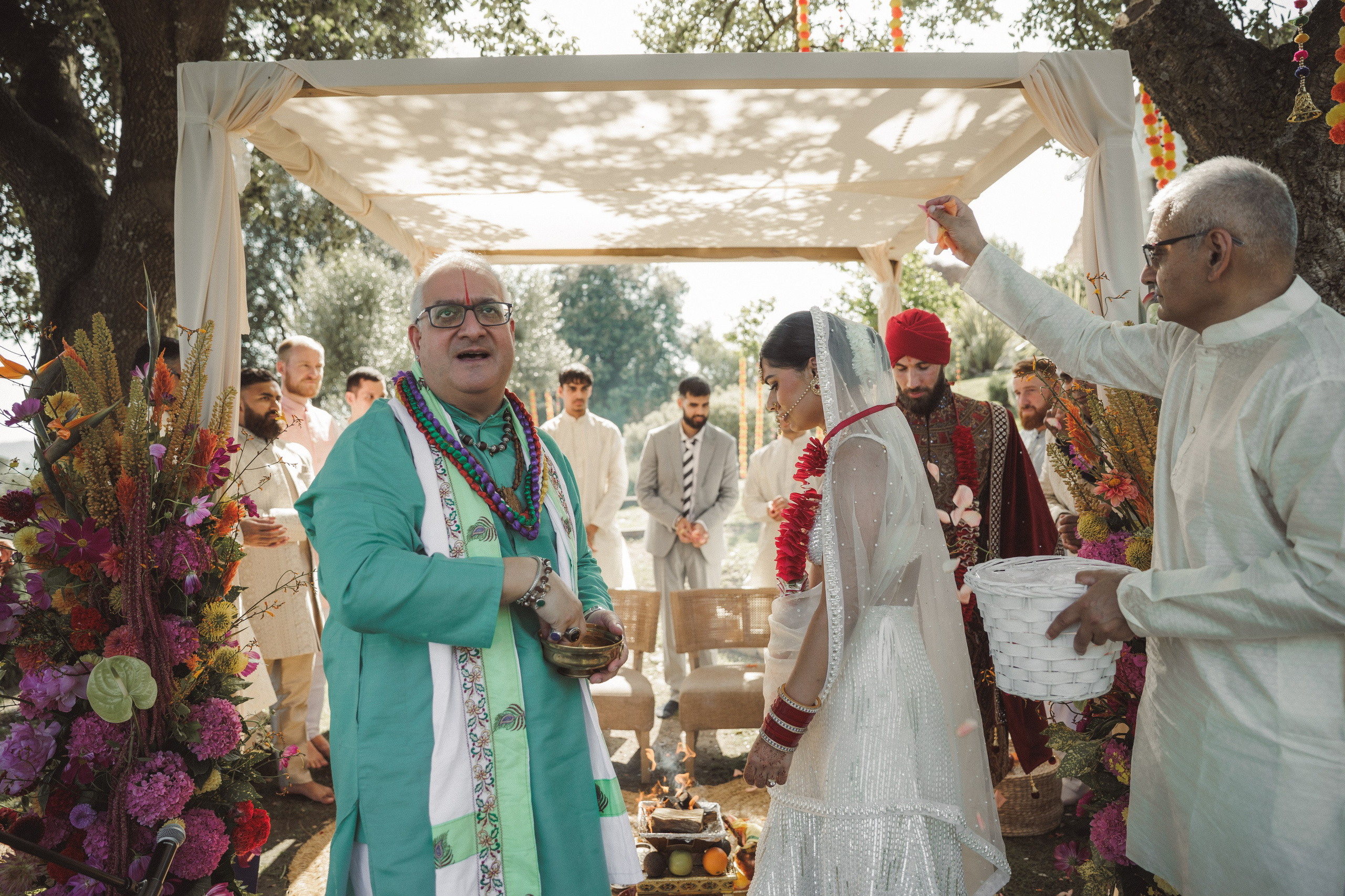 Patrik & Naomi. Monestir Sant Salvi. Paola wedding photographer / videographer in Barcelona