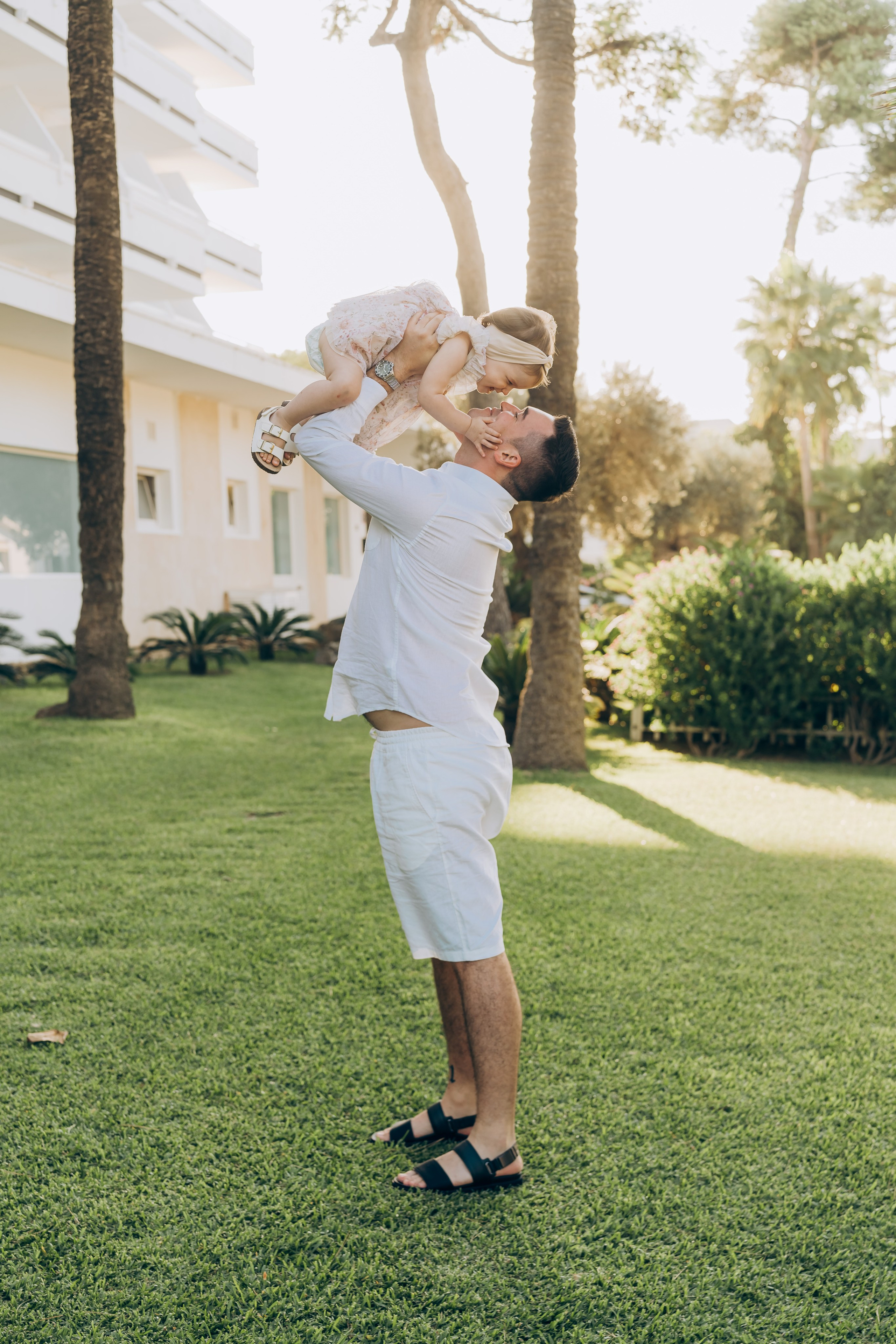 Sophisticated Tanya with her daughter and husband. Фотограф у Пальма де Майорка