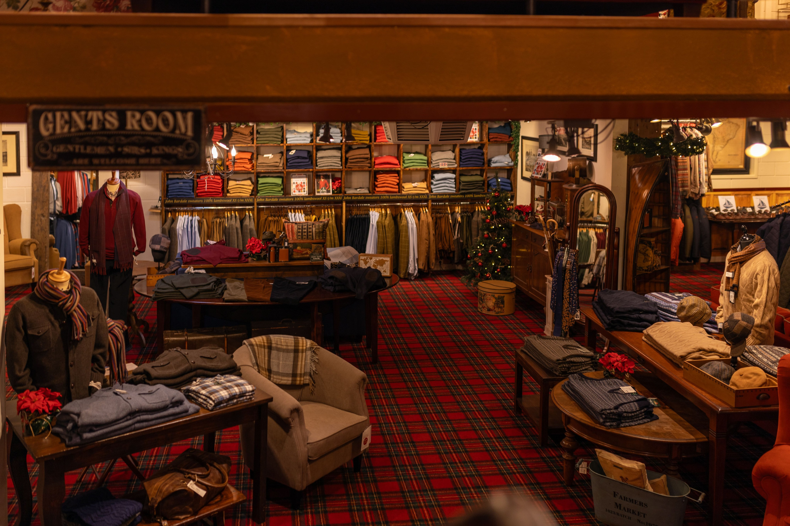 JOGH BARDALE. Lero Photographer and a set designer|individual custom portrait and advertising photography in Zutphen