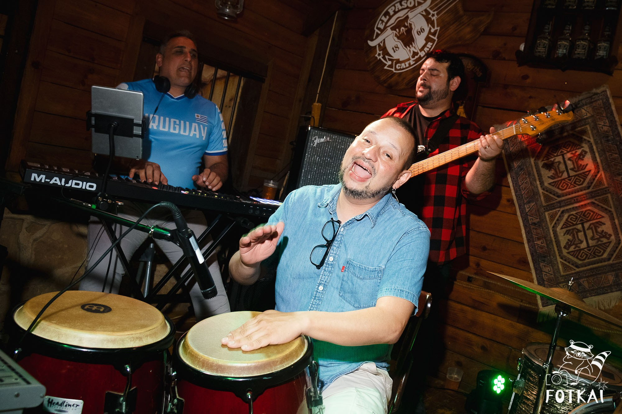 Los Ekilibristas de la Cuerda Floja — Фото с концерта в Торревьехе, 2026 | FOTKAI