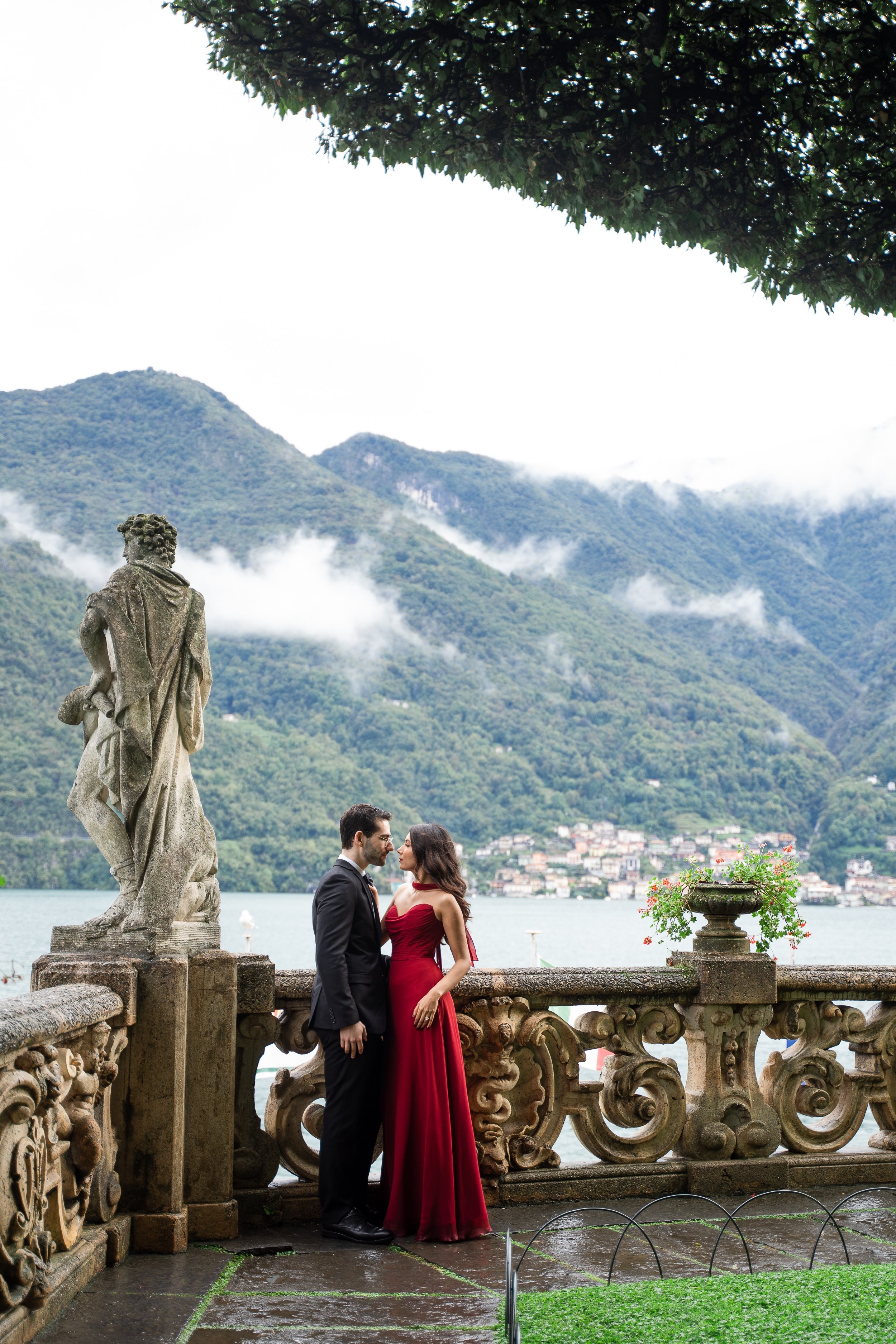 Engagement Photoshoot at the Villa Balbianello. Proposal Photographer in Lake Como