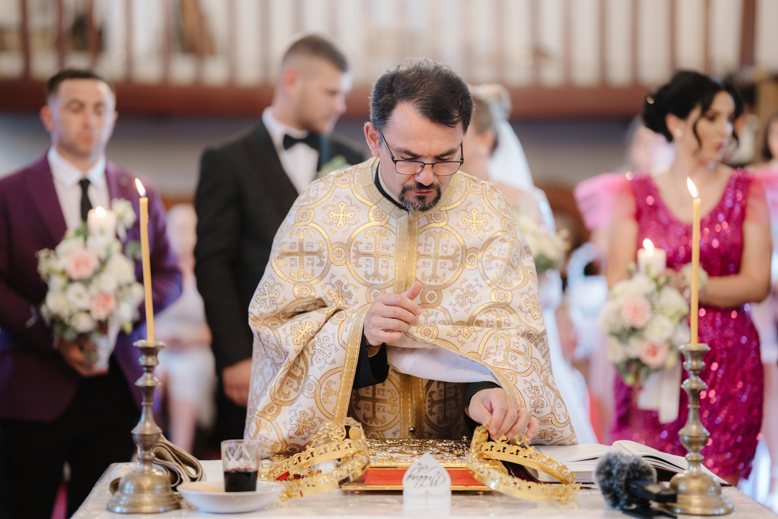 * fotograf stare civilă Siret* fotograf Bucovina* fotograf nuntă Suceava* fotograf Iași Botoșani* stare civilă tradițională* ie românească nuntă* AlinoFotoStudio* fotograf Andrei și Andreea- Alin Chirilă fotograf – stare civilă Siret, Suceava, Andrei și Andreea în ie tradițională, poveste spusă prin fotografiefotograf stare civilă Siret Suceava Alin Chirilă – miri îmbrăcați în costum tradițional bucovineanAlin Chirilă fotograf nuntă Siret Suceava – stare civilă autentică în Bucovina, emoții realefotograf Siret Suceava Alin Chirilă – Andrei și Andreea la starea civilă în ie tradiționalăstare civilă Siret fotograf Alin Chirilă – cadre naturale cu miri în costum popular din Bucovinafotograf nuntă Siret Suceava Alin Chirilă – povestitor prin fotografie, moment emoționant la starea civilăAlin Chirilă fotograf stare civilă Siret – iubire autentică surprinsă în stil documentarfotograf Bucovina Siret Alin Chirilă – stare civilă în ie tradițională, cadre pline de emoțieAlin Chirilă fotograf Suceava – Andrei și Andreea spun DA la starea civilă în Siretfotograf stare civilă Suceava Siret Alin Chirilă – poveste de iubire în stil tradițional românesc - Alin Chirilă fotograf profesionist, AlinoFotoStudio, fotograf evenimente Siret, Suceava County, Iași, Bacău County, Botoșani, Neamț County, fotograf nunți, botezuri, cununii civile, portrete și momente autentice surprinse elegant.- Alin Chirilă surprinde momente elegante de nuntă și evenimente speciale prin AlinoFotoStudio, fotograf disponibil în Siret, Suceava County, Iași, Bacău County, Botoșani și Neamț County, specializat în nunți, botezuri și cununii civile. - Alin Chirilă fotograf profesionist, AlinoFotoStudio, fotograf nuntă și evenimente în Siret, Suceava, Iași, Bacău, Botoșani și Piatra Neamț, fotograf nunți, botezuri, cununie civilă, ședințe foto, trash the dress, logodnă, familie, portrete și fotografii autentice. - AlinoFotoStudio by Alin Chirilă, fotograf evenimente premium în Suceava County, Iași County, Bacău County, Botoșani County și Neamț County, fotograf de familie, fotograf ceremonii religioase, petreceri și momente emoționante. - Alin Chirilă fotograf, povestitor prin fotografie, servicii foto profesionale pentru mireasă, mire, pregătiri nuntă, biserică, restaurant, valsul mirilor, tradiții românești și amintiri de neuitat în Moldova.