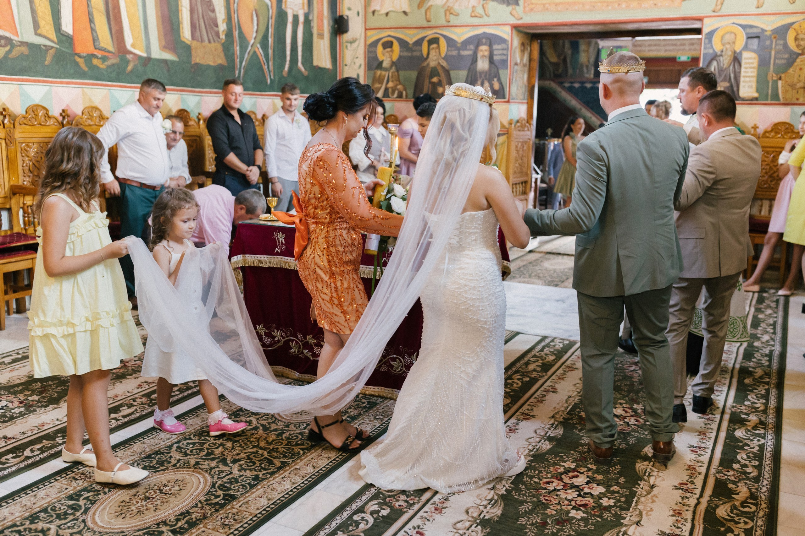 - mireasă Lavinia pregătire casa părintească Hârlău- mire Mihai pregătire Flămânzi cavalerii de onoare- fotograf nuntă Casa Jorovlea- ședință foto miri Mihai și Lavinia- nuntă elegantă Casa Jorovlea- fotografie de nuntă naturală România- domnișoare de onoare pregătire mireasă- emoții nuntă biserică- dansul mirilor Casa Jorovlea* fotograf profesionist nuntă Botoșani Iași* fotografie documentară de nuntă- familie și prieteni la nuntă- nași Mihai și Nicoleta nuntă- portret mireasă în lumină naturală- petrecere nuntă Casa Jorovlea- Nuntă Mihai și Lavinia – momente emoționante din ziua nunții, pregătirile mirilor în Hârlău și Flămânzi, ceremonia religioasă și ședința foto realizată de  AlinoFotoStudio -  Mireasa Lavinia în timpul pregătirilor la Hârlău-  Mihai pregătit de cavalerii de onoare în Flămânzi - Ceremonia religioasă a mirilor Mihai și Lavinia-Ședință foto romantică de nuntă Mihai și Lavinia - Dansul mirilor la petrecerea de nuntă -  fotograf nuntă Iași-  fotograf nuntă Botoșani- wedding photography Romania- AlinoFotoStudio - AlinoFotoStudio - Alin Chirilă fotograf - fotograf Botoșani - fotograf Iași - fotograf Hârlău - fotograf Bacău - fotograf Suceava - fotograf București - fotograf Neamț - servicii foto video - fotograf evenimente - fotograf nuntă - fotograf botez - wedding photographer Romania - ședință foto nuntă - fotografie de eveniment - wedding photography - fotografie profesională - fotograf profesionist România- povestitor prin fotografie, servicii foto - video -profesionale