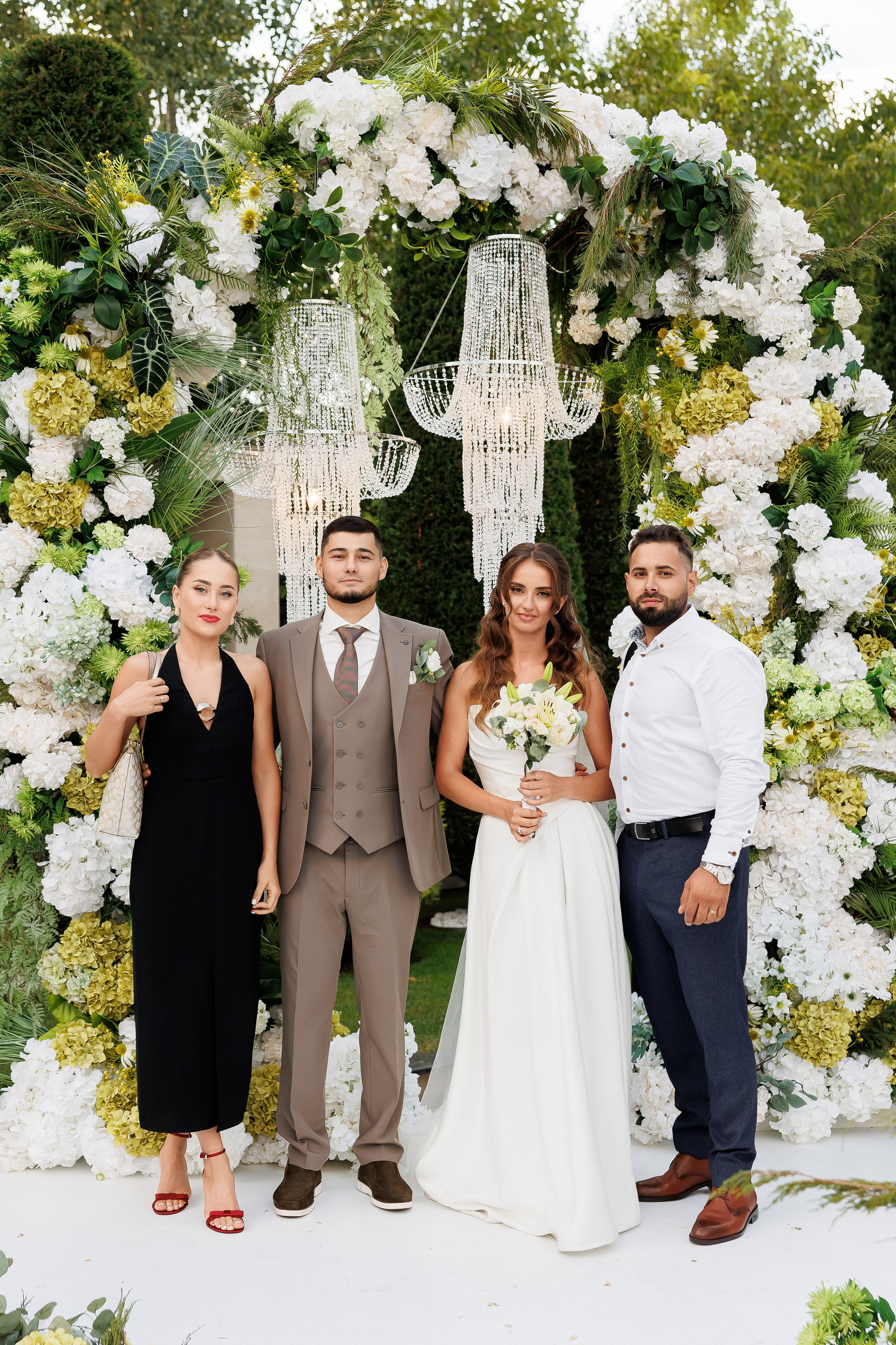 Eugen & Livia — Grand Elysee — Wedding Day. Servicii Foto și Video 067188353