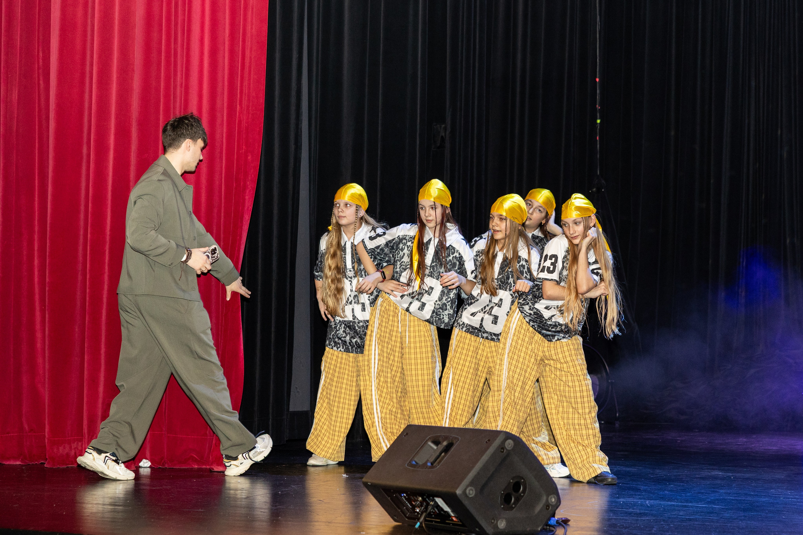 LEO DANCE SHOW WINTER 2025. Семейный и детский фотограф в Варшаве Мила Бобровская