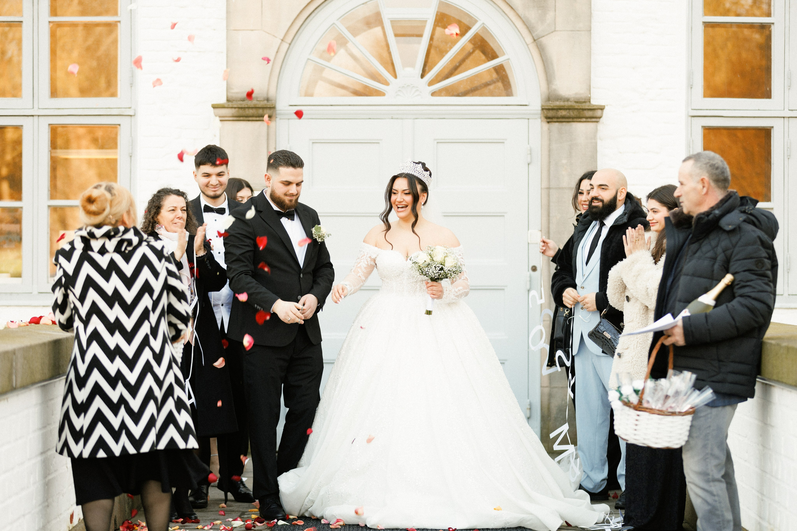 Winterhochzeit im Schloss Ahrensburg | Märchenhafte Romantik in Schleswig-Holstein. Hochzeitsfotograf und Hochzeitsvideograf aus Hamburg | Roka21Film