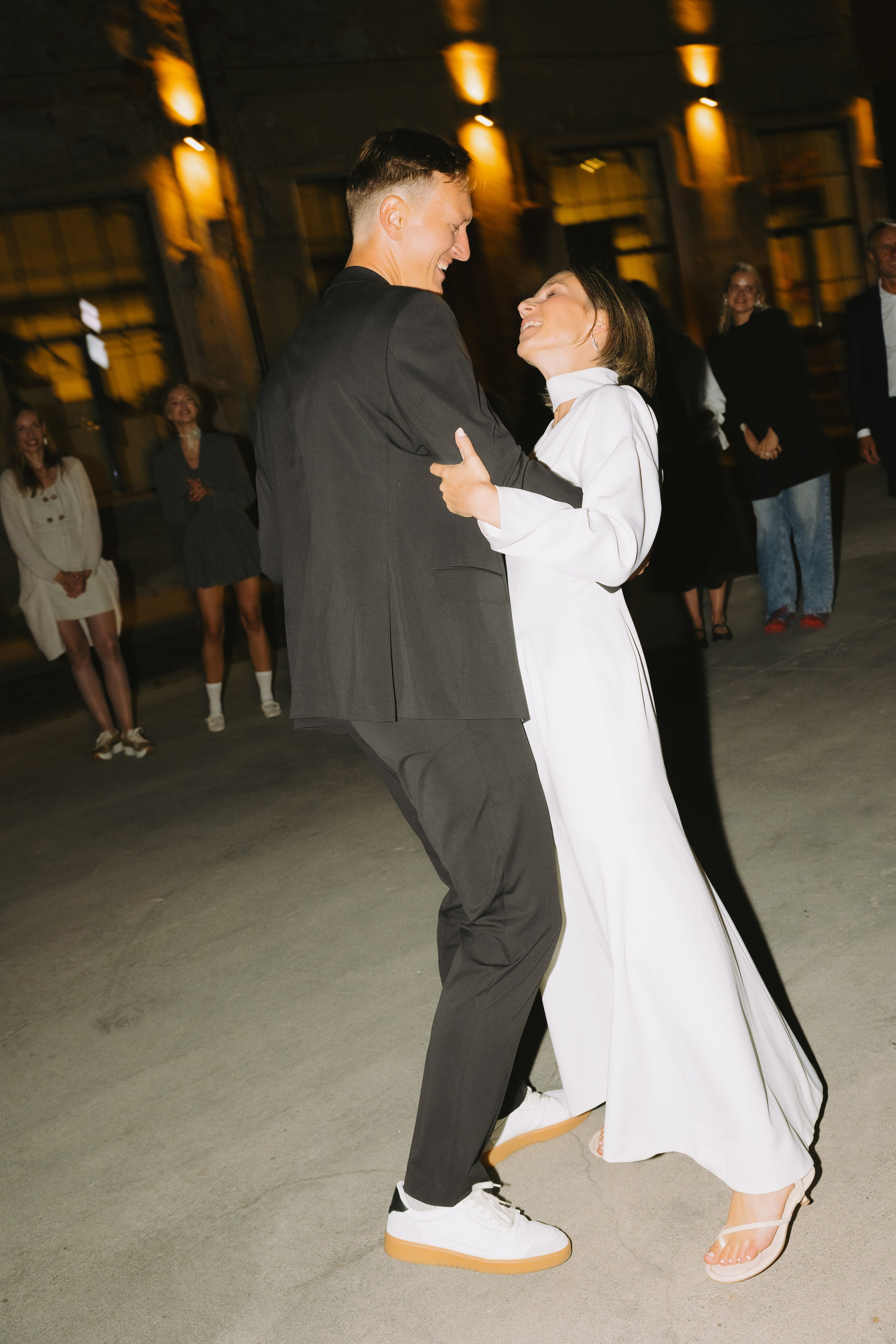 Miglė ir Mindaugas | 2024 | MIESTO VESTUVĖS. Vestuvių ir šeimų fotografė Lena Bondarenko / belove photo