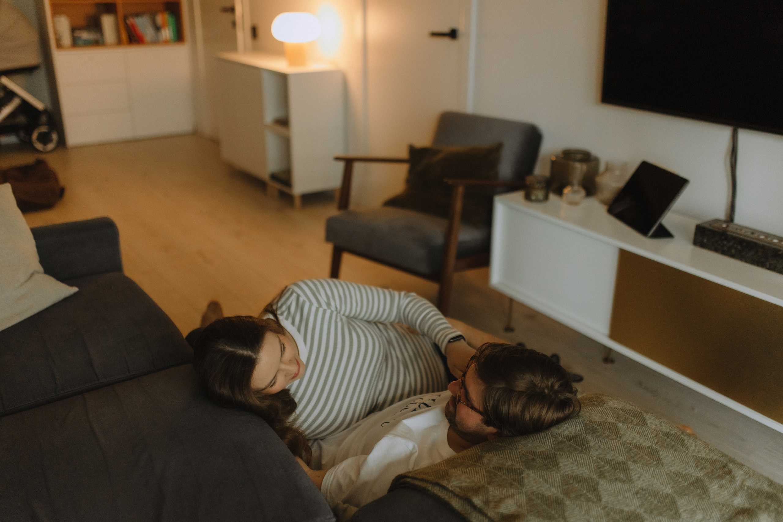 Nedos ir Tomo laukimas | NAMAI. Vestuvių ir šeimų fotografė Lena Bondarenko / belove photo