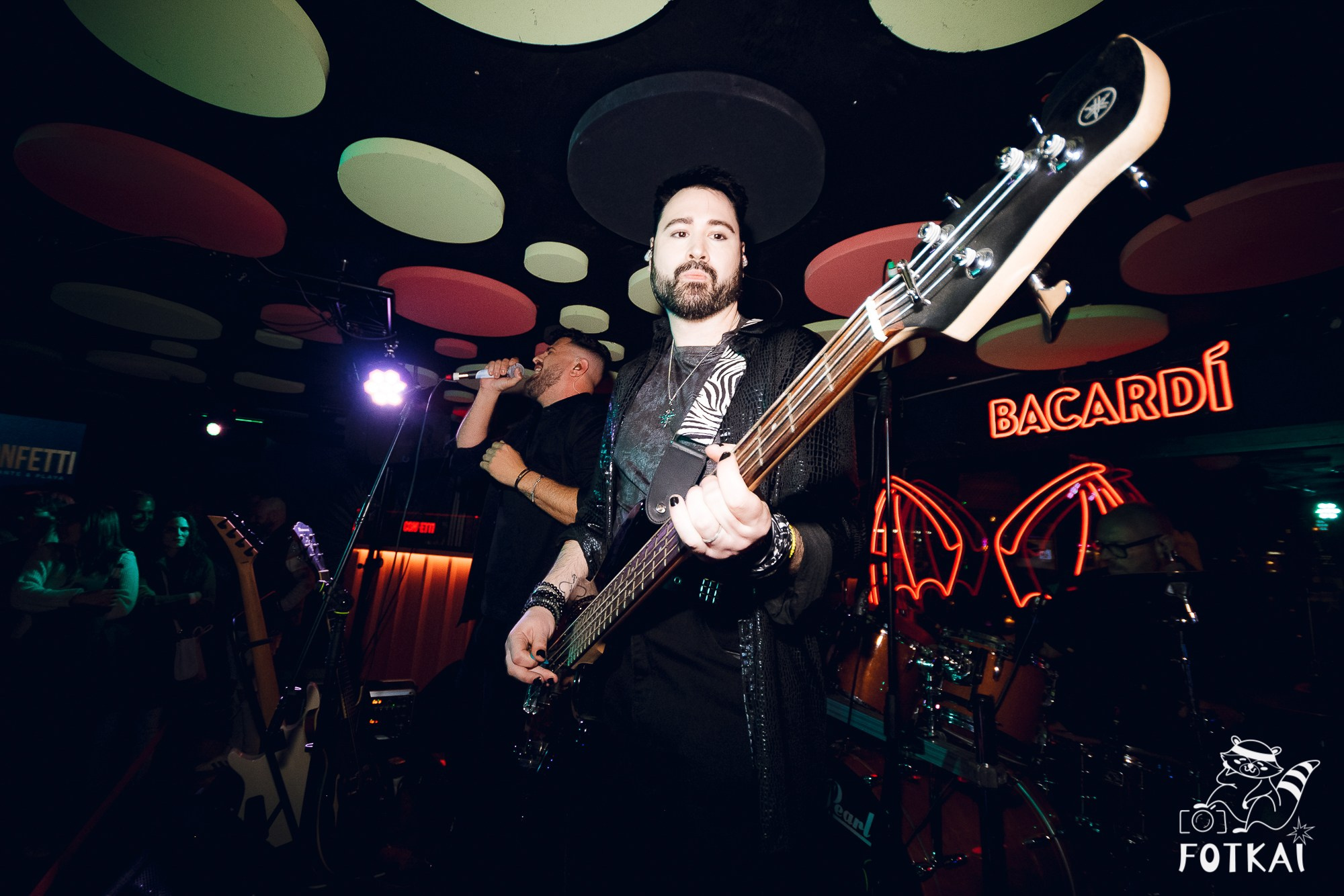 Концерт Delyrio в Confetti Playa Alicante — живое выступление группы, февраль 2026 | FOTKAI