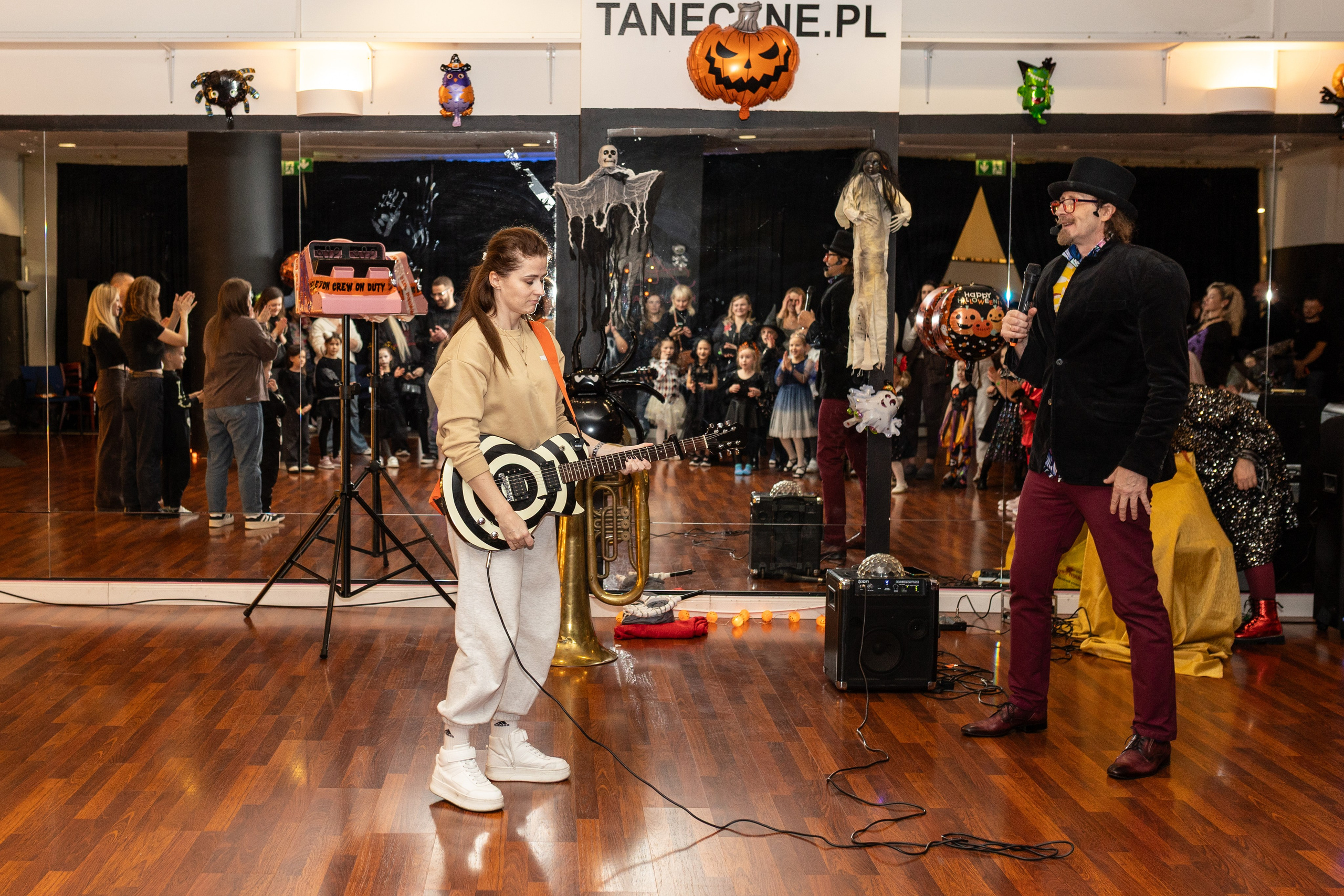 Leo dance studio Helloween 2025. Семейный и детский фотограф в Варшаве Мила Бобровская