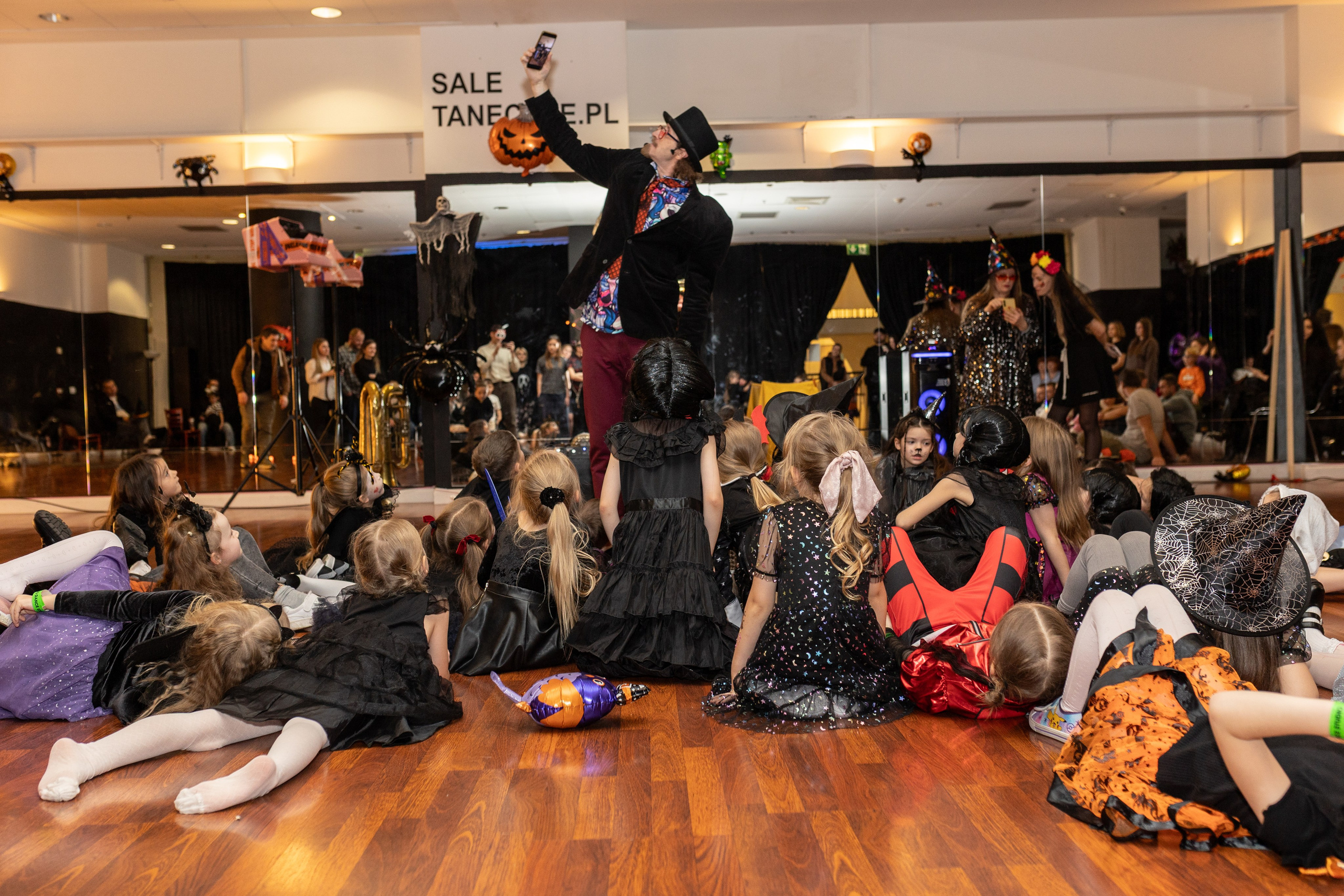 Хэллоуин Leo dance. Family and children photographer in Warszaw Liudmila Babrouskaya