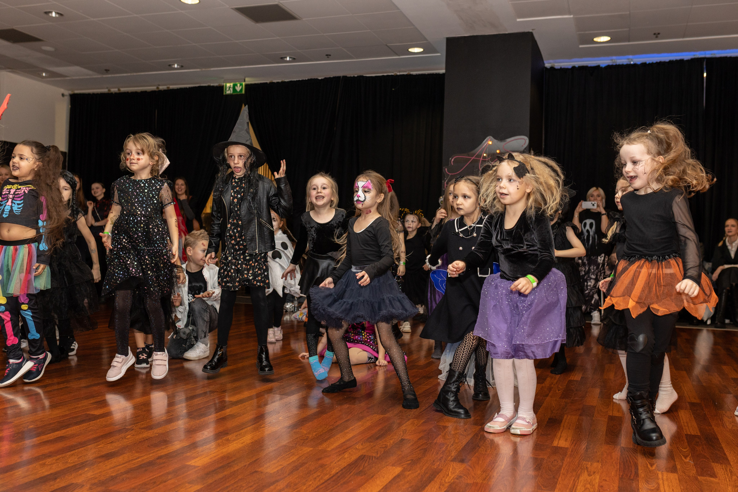 Хэллоуин Leo dance. Family and children photographer in Warszaw Liudmila Babrouskaya