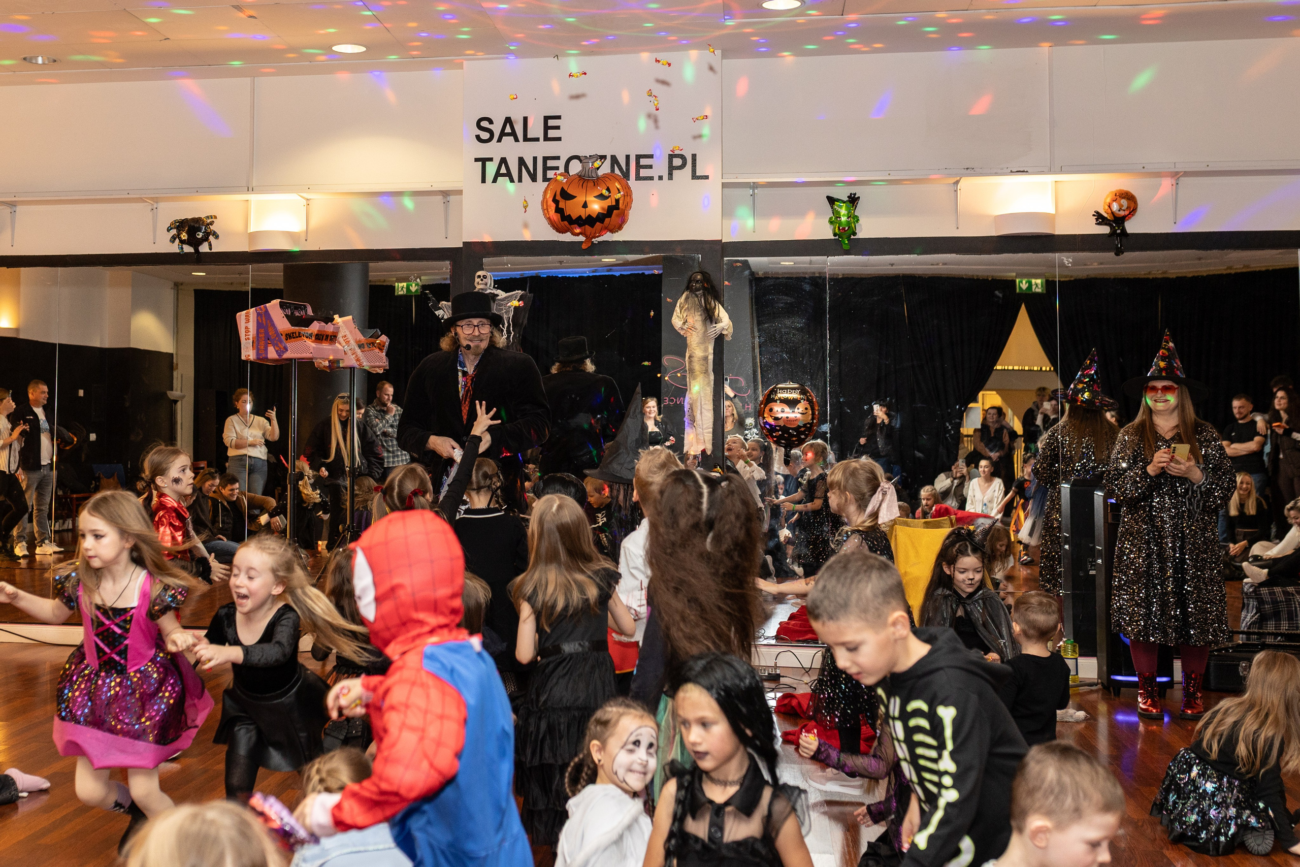 Хэллоуин Leo dance. Family and children photographer in Warszaw Liudmila Babrouskaya