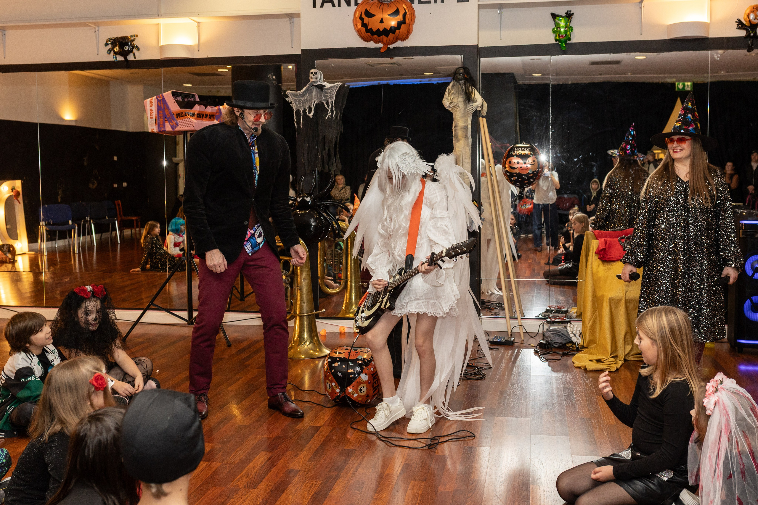 Leo dance studio Helloween 2025. Семейный и детский фотограф в Варшаве Мила Бобровская