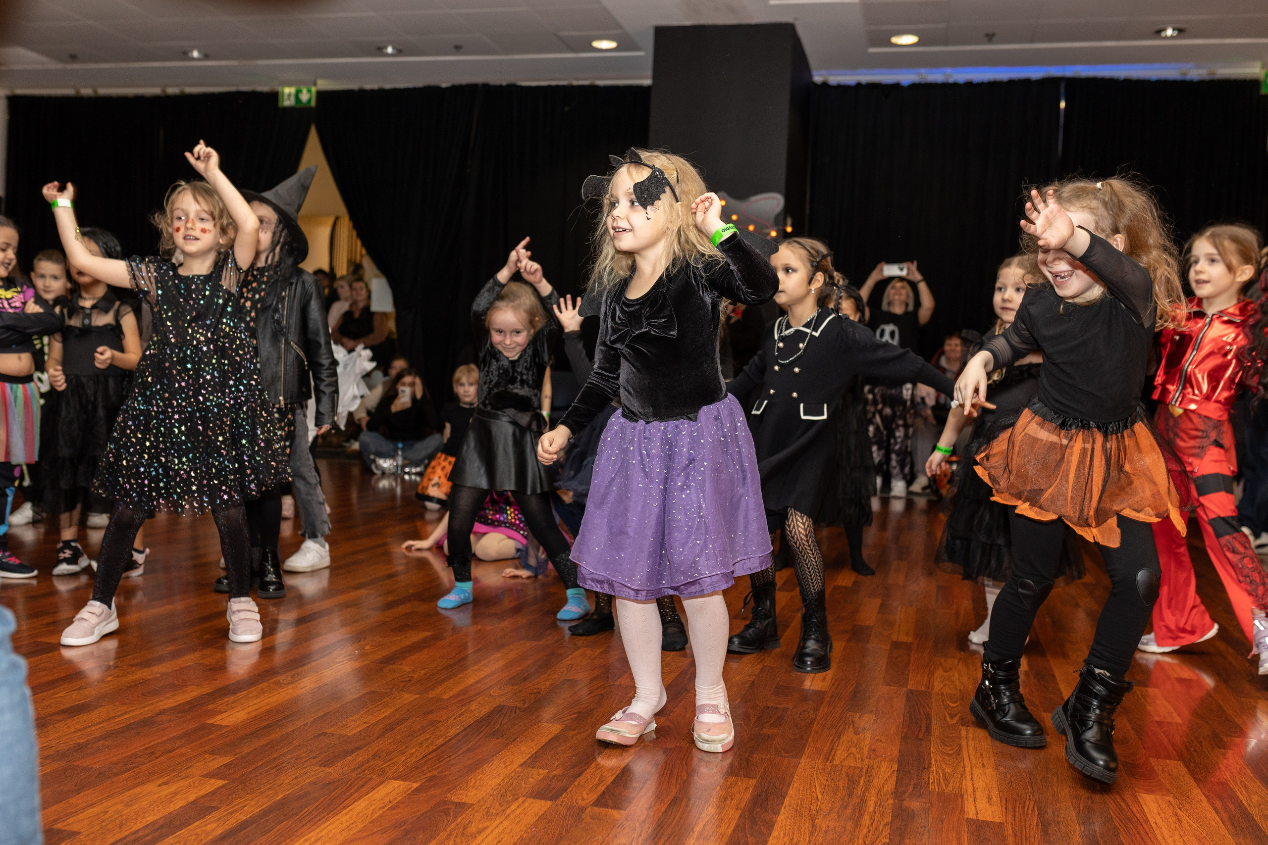Хэллоуин Leo dance. Family and children photographer in Warszaw Liudmila Babrouskaya