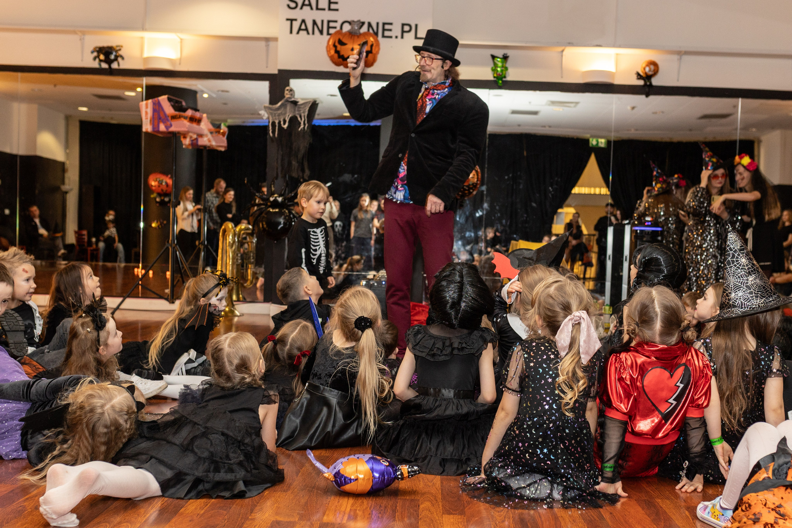 Хэллоуин Leo dance. Family and children photographer in Warszaw Liudmila Babrouskaya