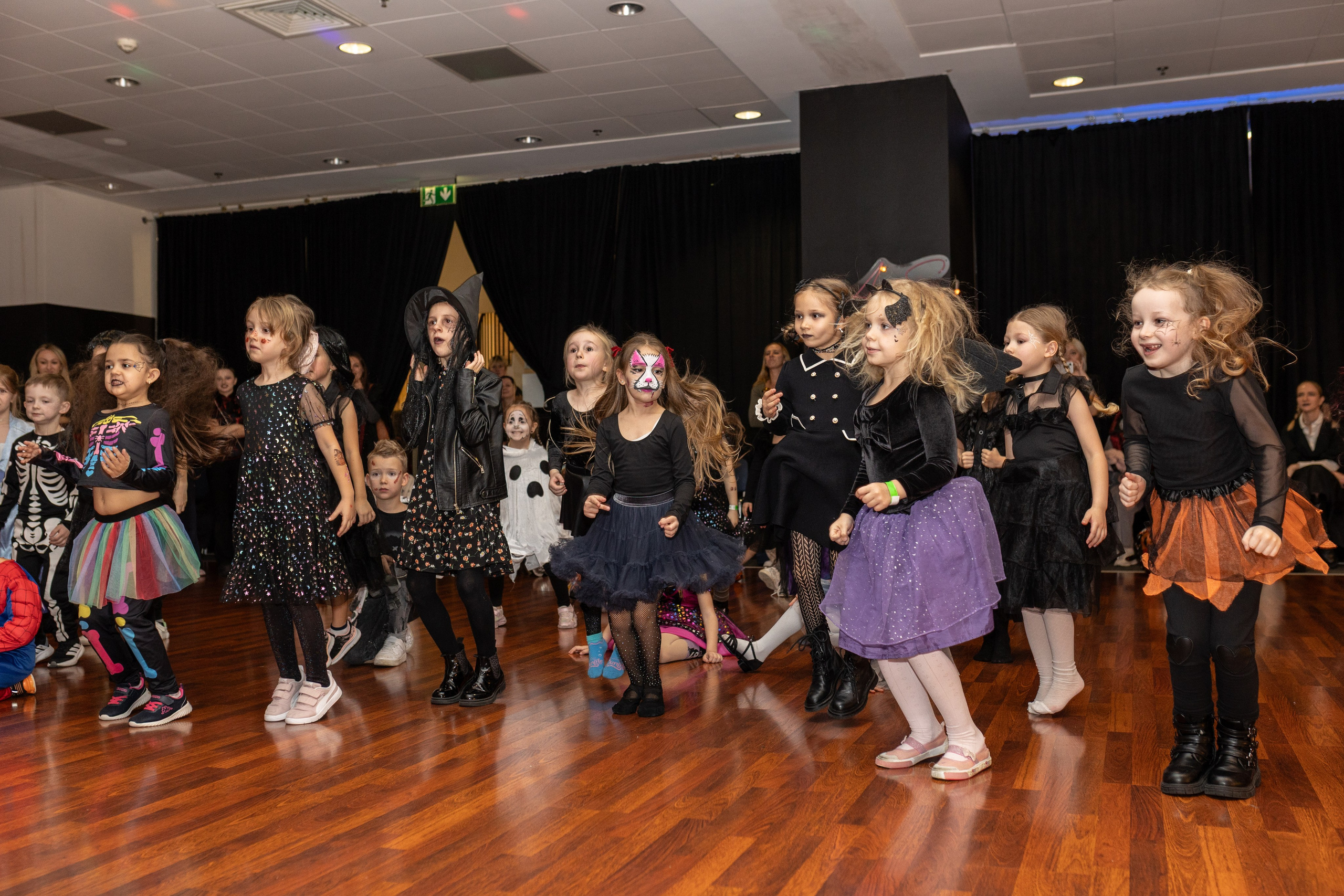 Хэллоуин Leo dance. Family and children photographer in Warszaw Liudmila Babrouskaya