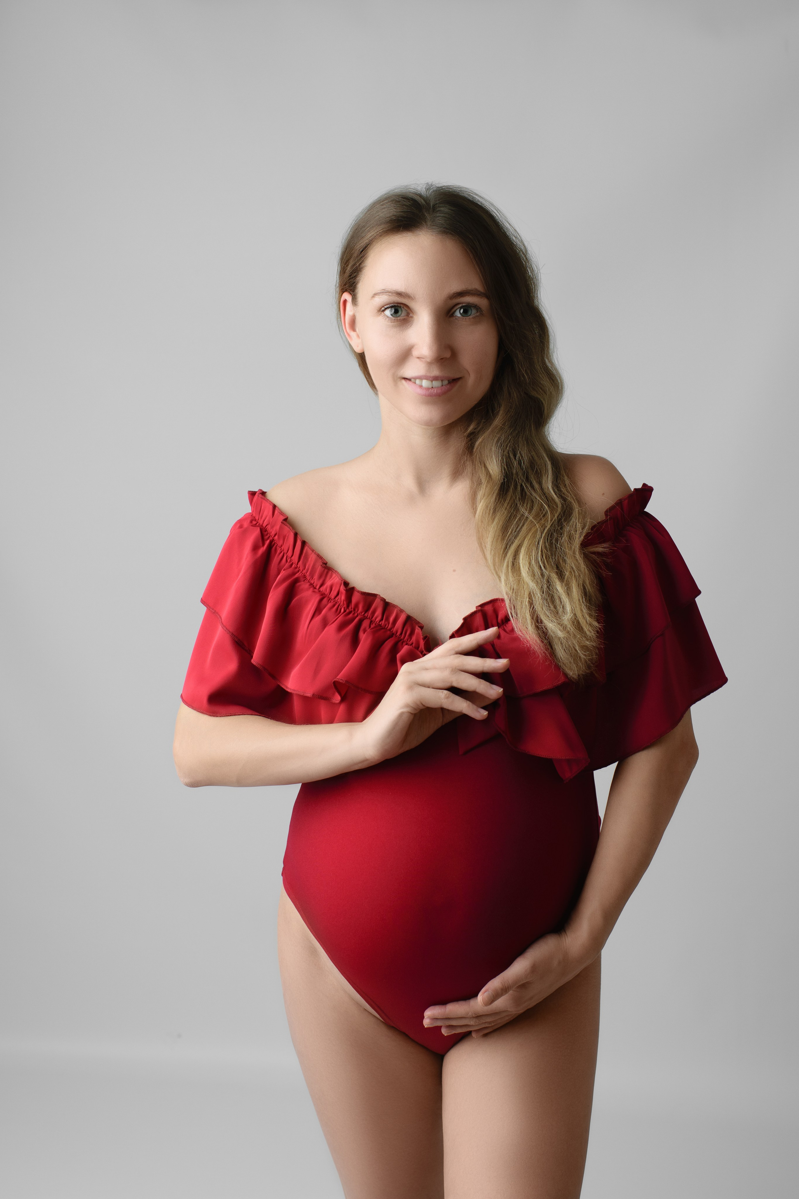 Babybauch Fotoshooting im Studio und on Location. Neugeborene, Baby Fotografin in Düren (NRW) - Vitalina Unruh