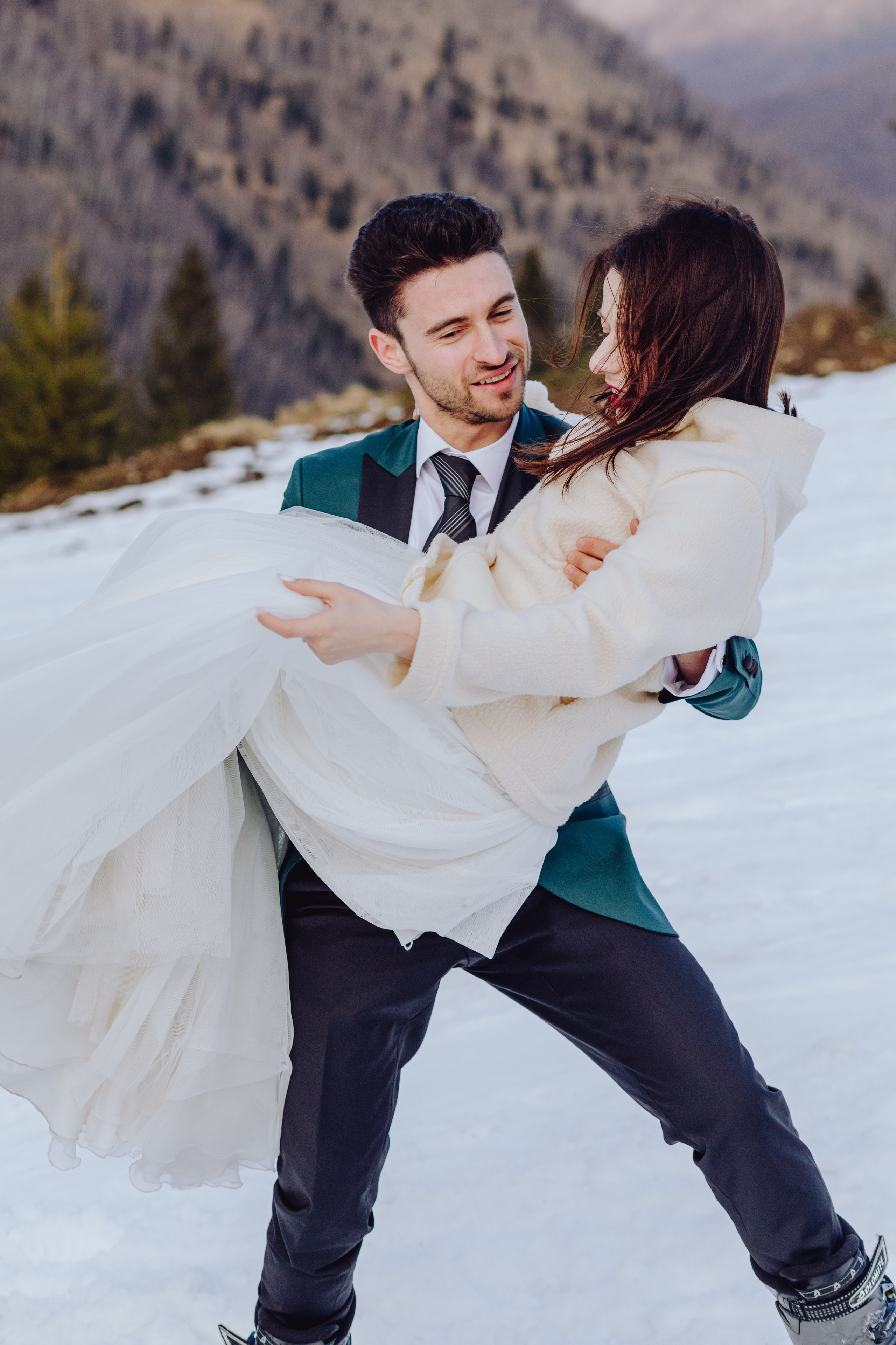 Andrei & Roxana. Wedding & couple photographer from Romania Rut Vetan