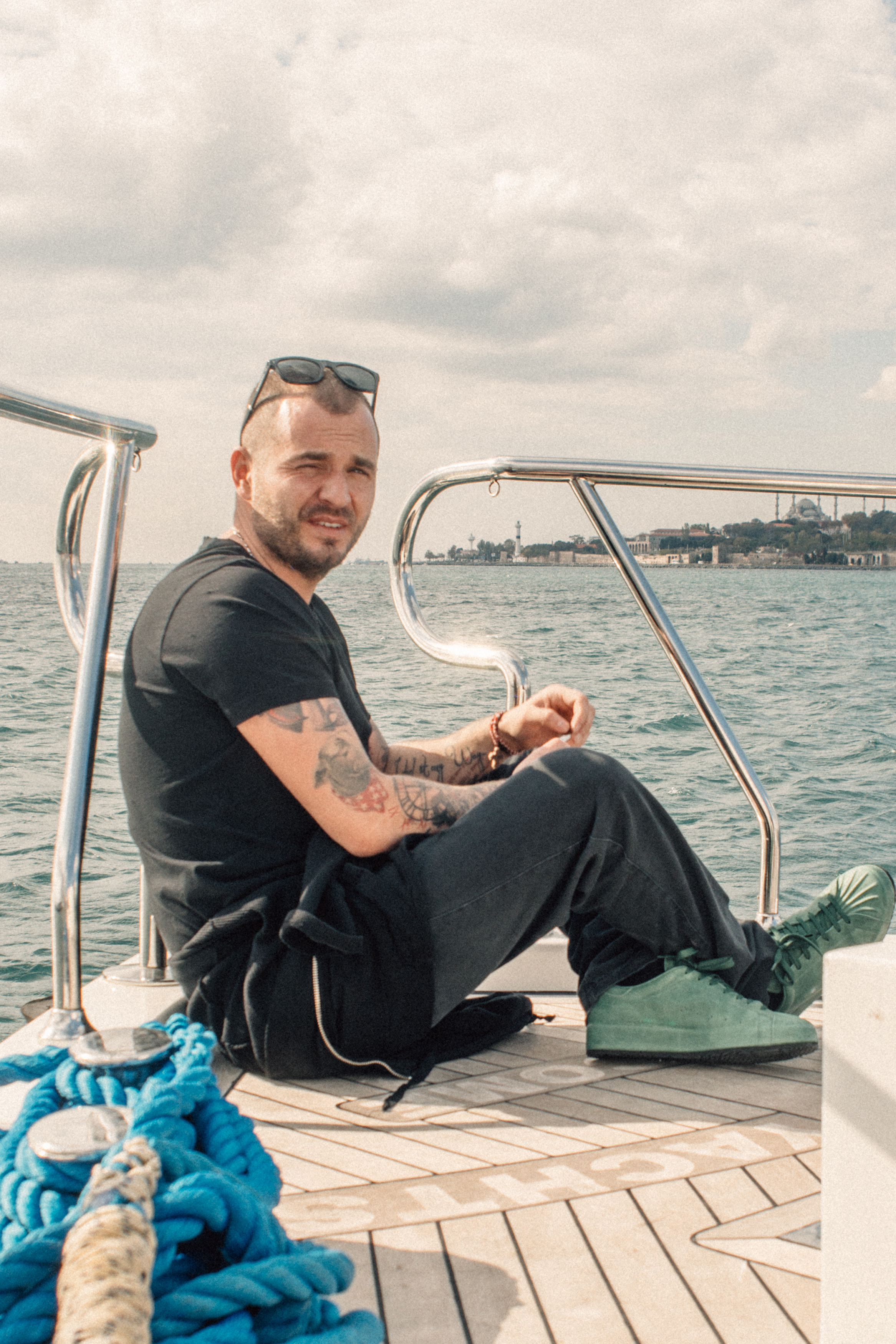 Фотосессия Лайфстайл в Стамбуле. Wedding, family and lifestyle photographer Anatoly. Photo sessions on rooftops with seagulls. Istanbul