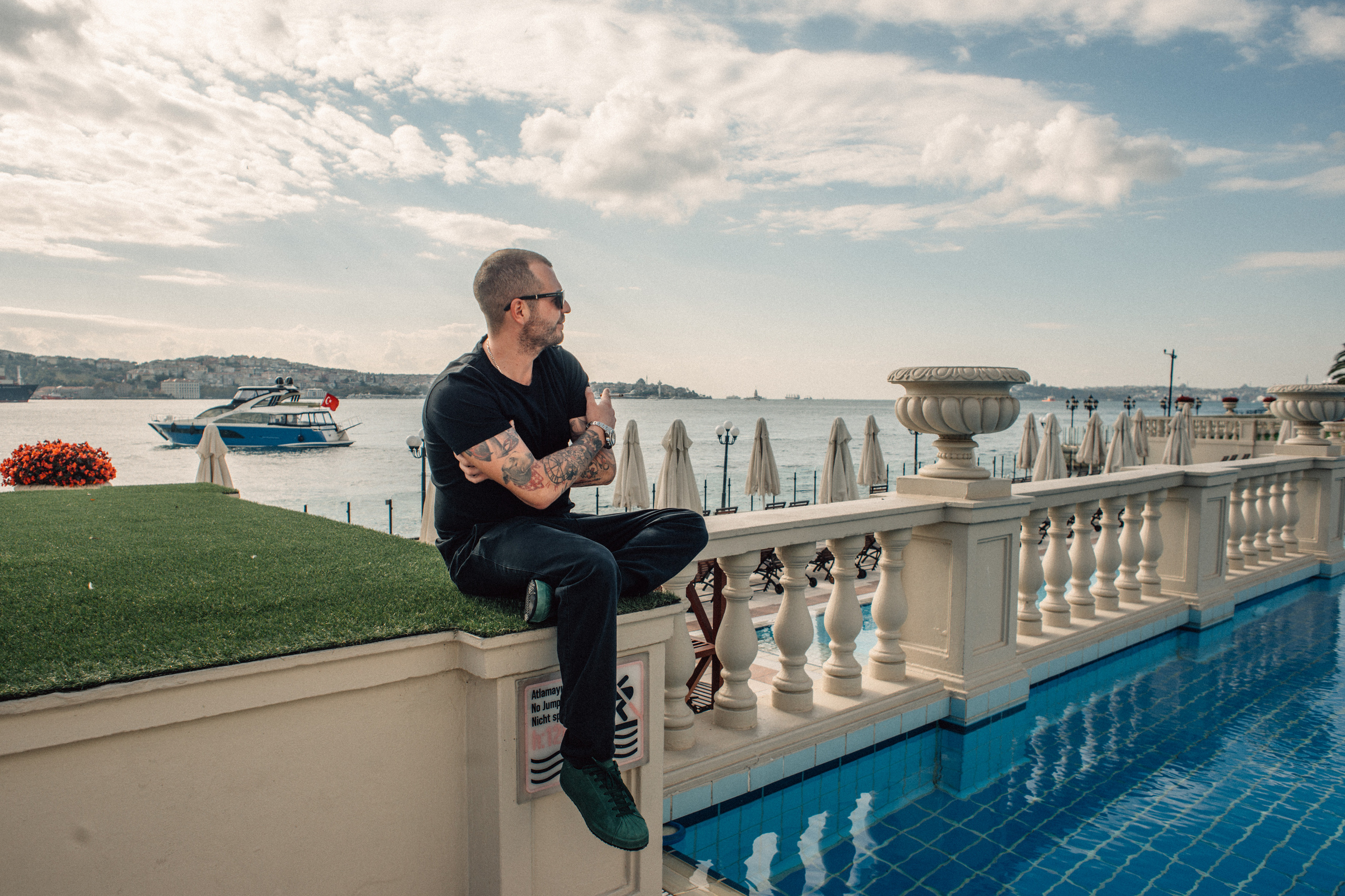 Фотосессия Лайфстайл в Стамбуле. Wedding, family and lifestyle photographer Anatoly. Photo sessions on rooftops with seagulls. Istanbul
