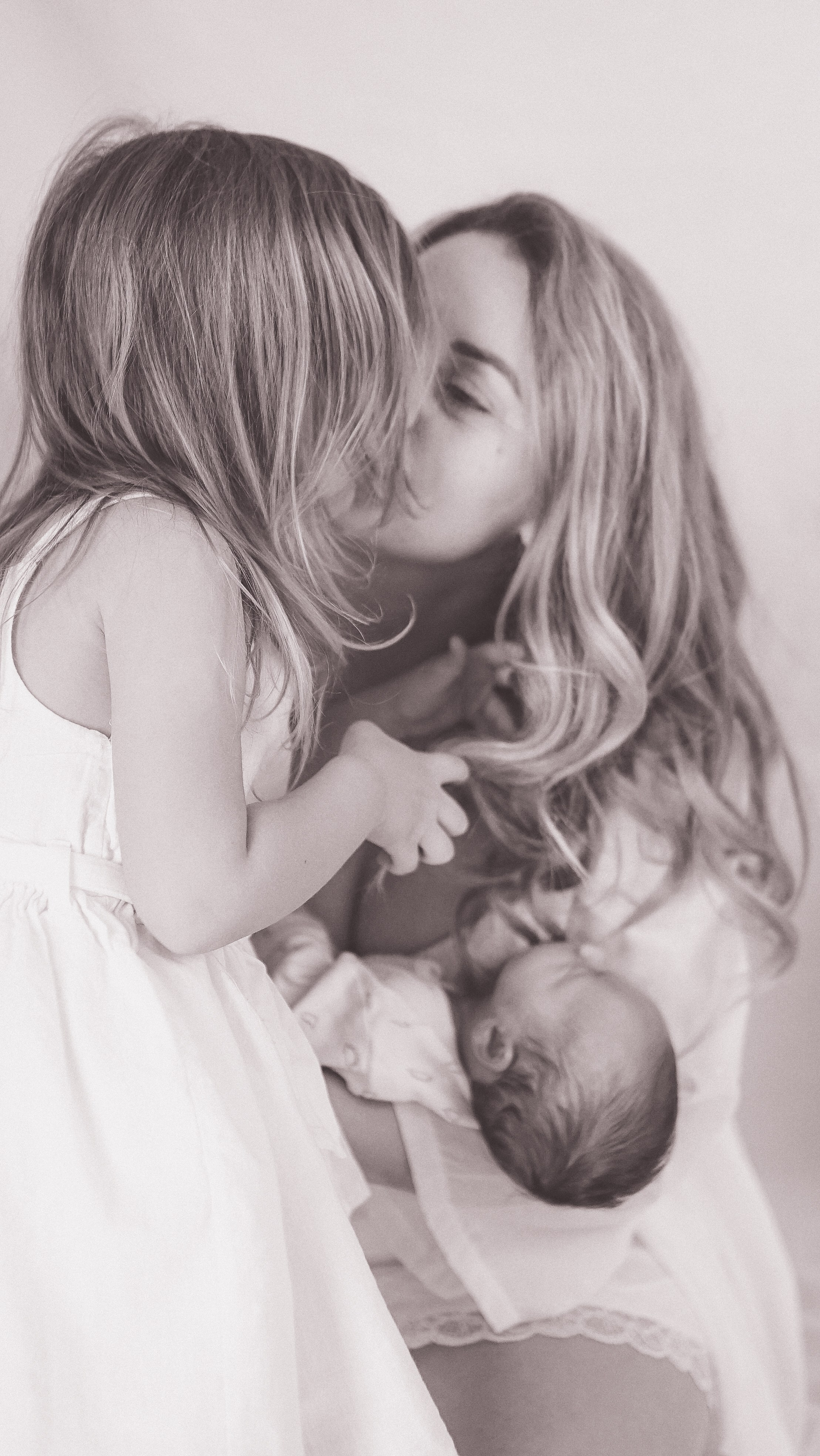 Mother Earth: Proiect de Fotografie Maternitate | Mădălina Beda. Madalina Beda- Artist vizual, fotograf, doula la nastere, consultant babywearing Brasov si in toata tara