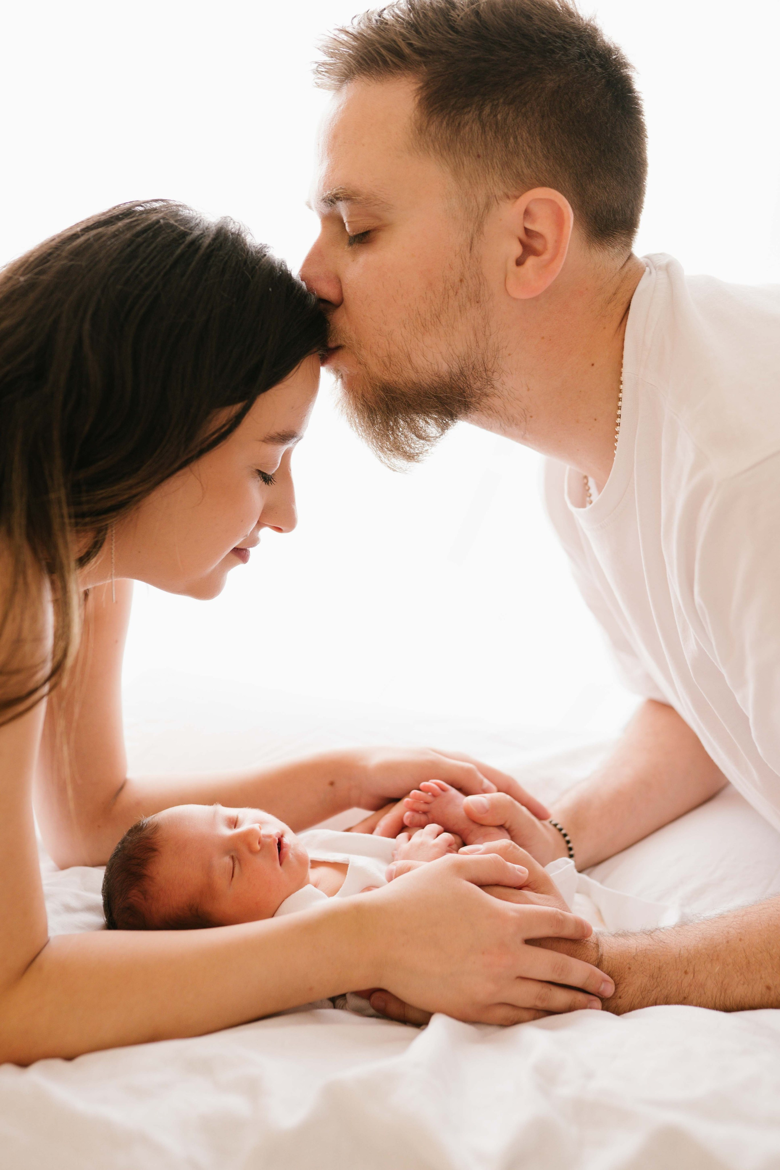Inspira sesiune foto nou-nascut. Madalina Beda- Artist vizual, fotograf, doula la nastere, consultant babywearing Brasov si in toata tara